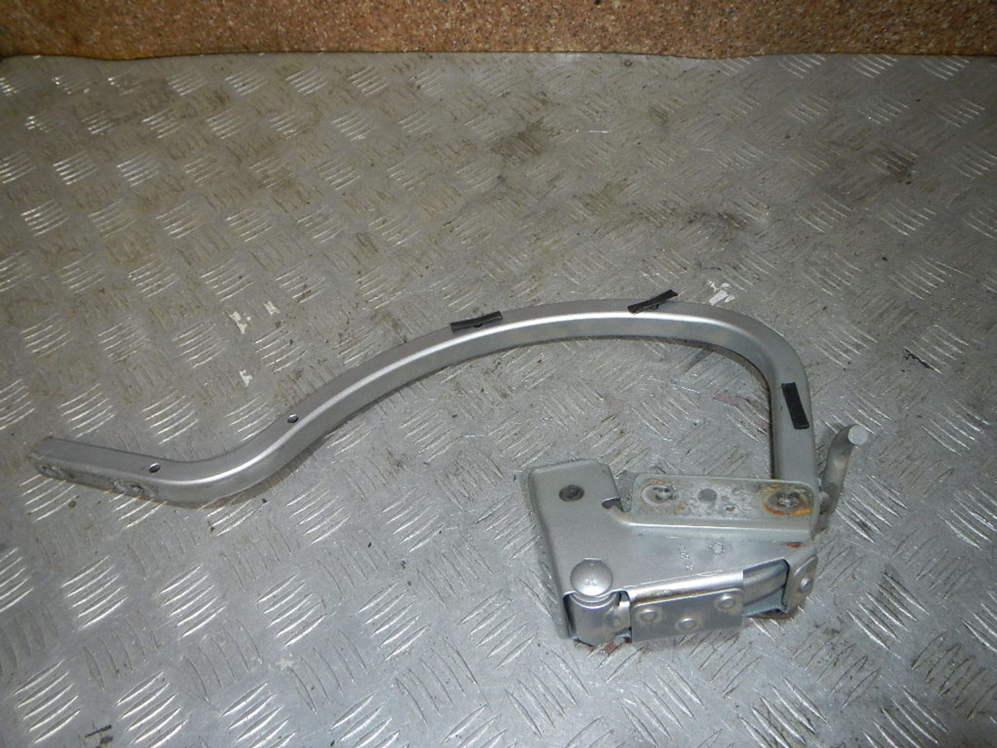 https://ycs.partsauto.market/partsauto-images/thmbs/b135e93f2d106a11df5e4386431c5e55/1f96f73e7854b94c5bd1f8c56da45bba/2fc60f3ed89451720c38b6f4eeb68a87.jpg