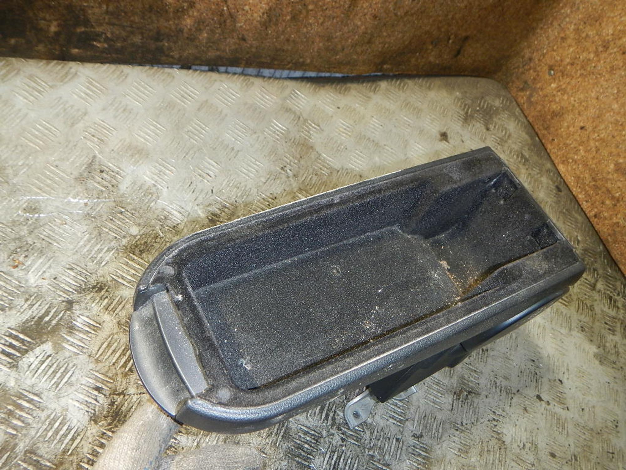 https://ycs.partsauto.market/partsauto-images/thmbs/b135e93f2d106a11df5e4386431c5e55/23757a7e90bd9fdb46840c510861c2dd/db1b8f50426a5c558a69bf700577ab2b.jpg