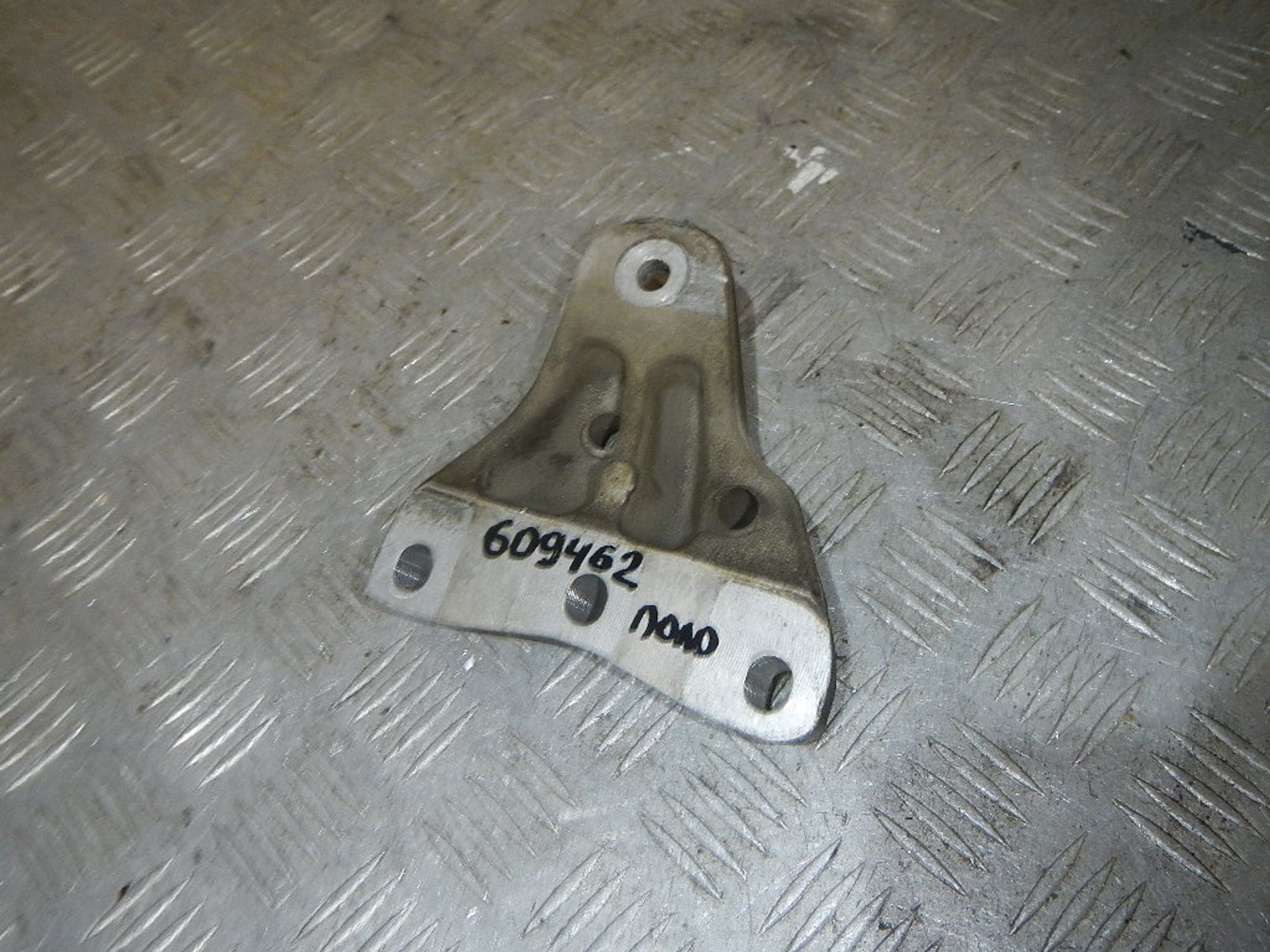 https://ycs.partsauto.market/partsauto-images/thmbs/b135e93f2d106a11df5e4386431c5e55/25784fce6e48dbee24429cbe86b4afe7/3d979cdfd915976df83e5aa3e99a1f48.jpg