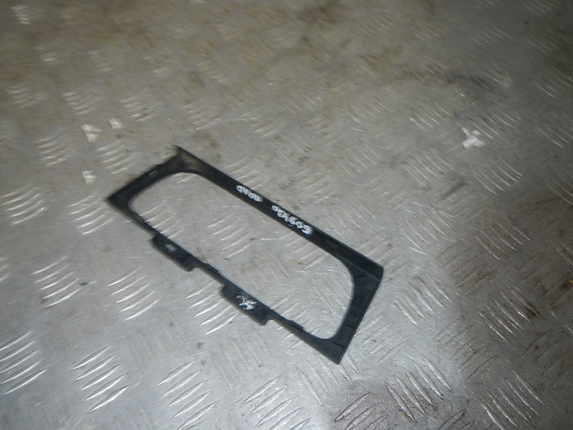 https://ycs.partsauto.market/partsauto-images/thmbs/b135e93f2d106a11df5e4386431c5e55/2730d256114f49d7ab5409209b804887/b8385a69f1f96a50c9ddc8a045eb1276.jpg