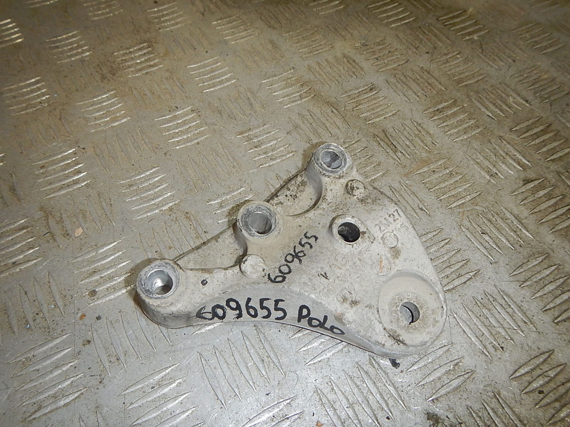 https://ycs.partsauto.market/partsauto-images/thmbs/b135e93f2d106a11df5e4386431c5e55/2c2e2c99bf385207115dd4471ffcc3f1/134c830f78b62a79fa772b26be4e2fb0.jpg