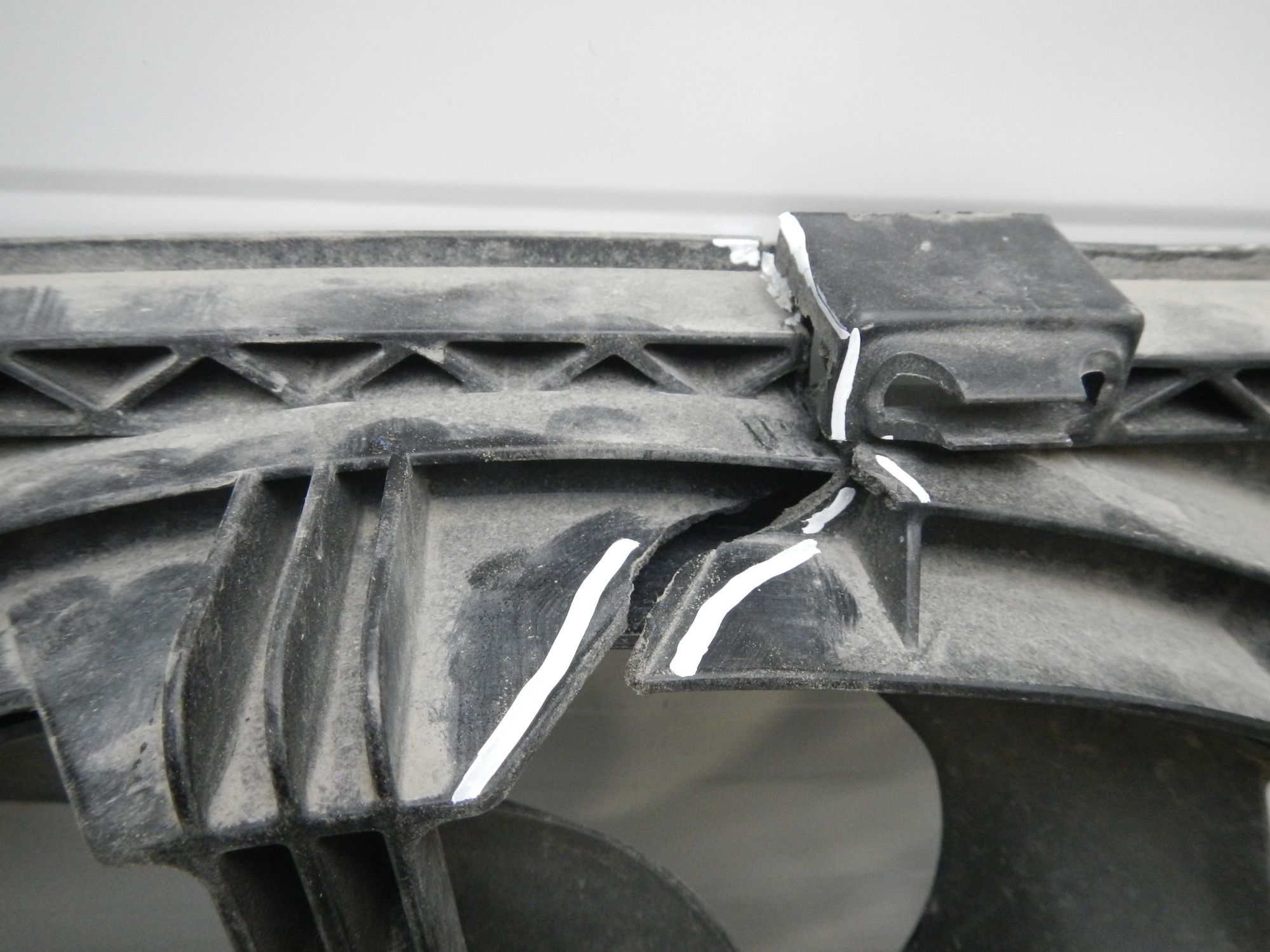 https://ycs.partsauto.market/partsauto-images/thmbs/b135e93f2d106a11df5e4386431c5e55/2f20f6faf207f70c13be70512499e3d9/d548f5cb62ca09d375493fe147a762e4.jpg