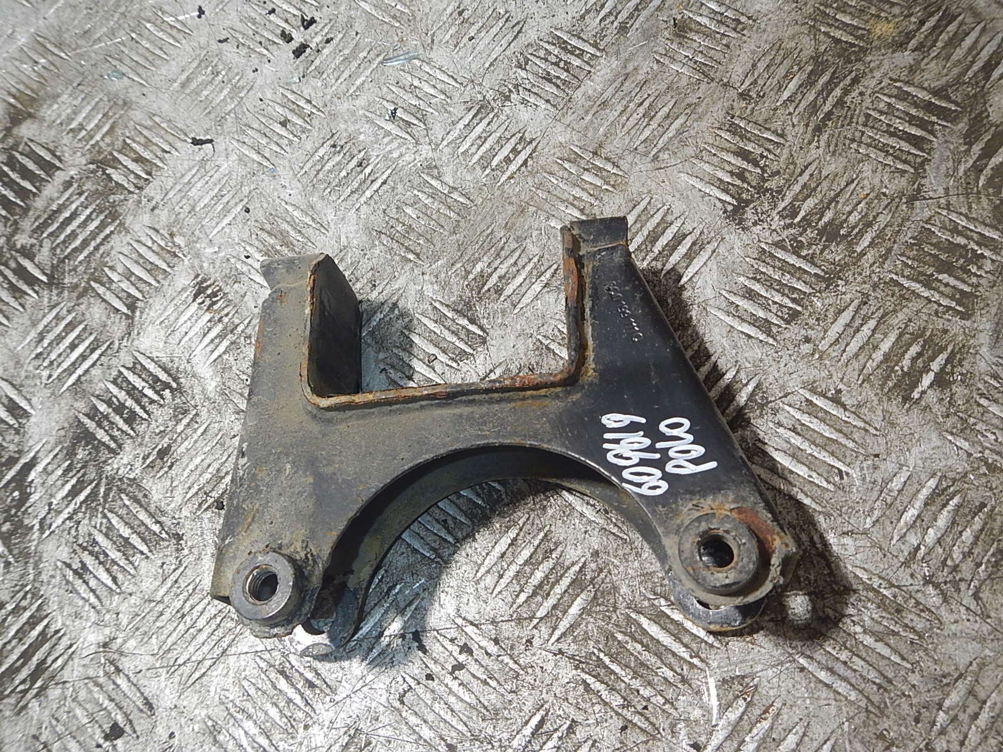 https://ycs.partsauto.market/partsauto-images/thmbs/b135e93f2d106a11df5e4386431c5e55/31925f5bbfc0e2d541716b3fb7ab55d9/1889d357f48c938c9ea43b87d691435c.jpg
