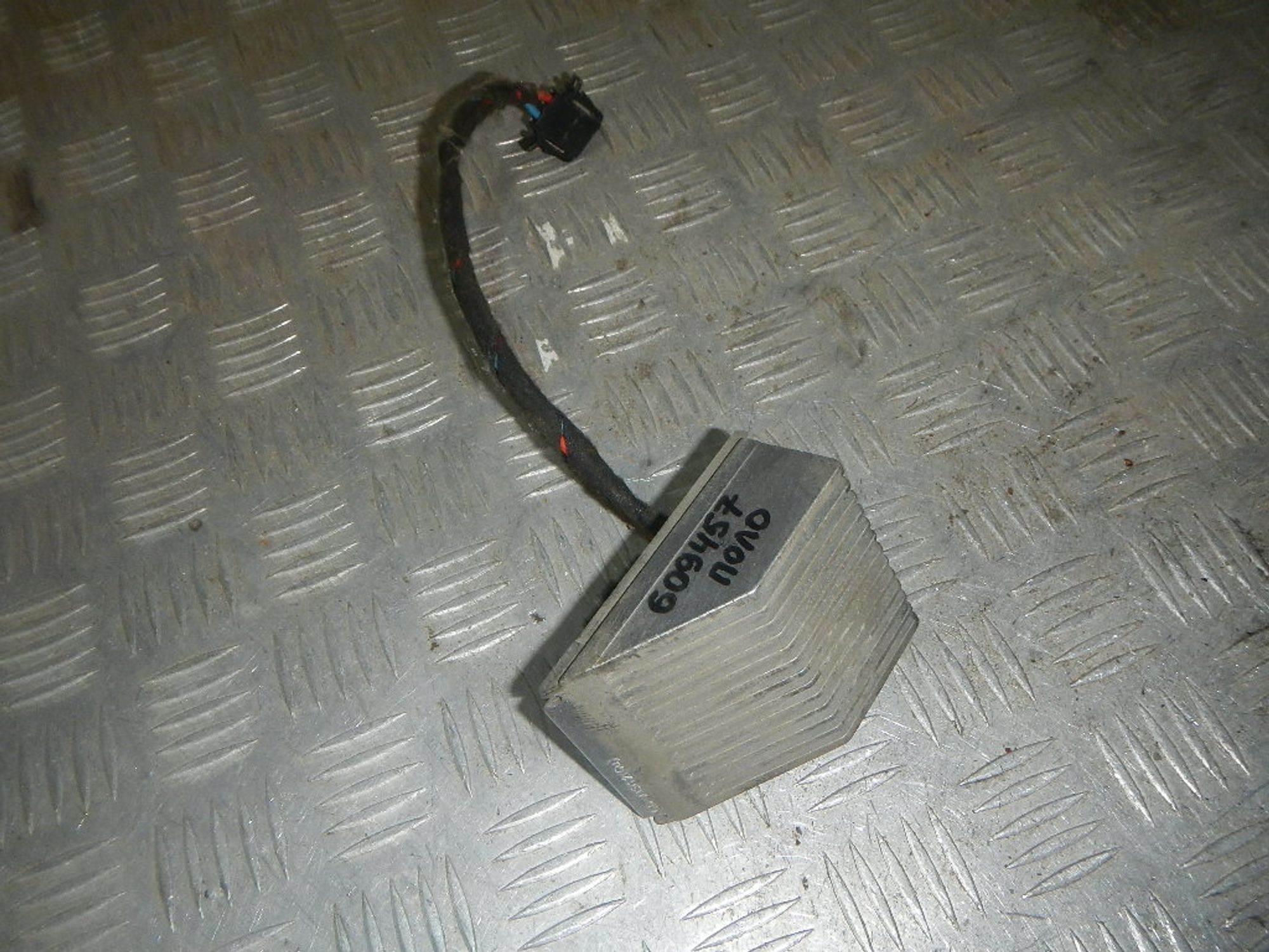 https://ycs.partsauto.market/partsauto-images/thmbs/b135e93f2d106a11df5e4386431c5e55/3308deaf47d9a165ecc6a4106631e351/303c8f1740e71e0ef20c4cf003d896d8.jpg