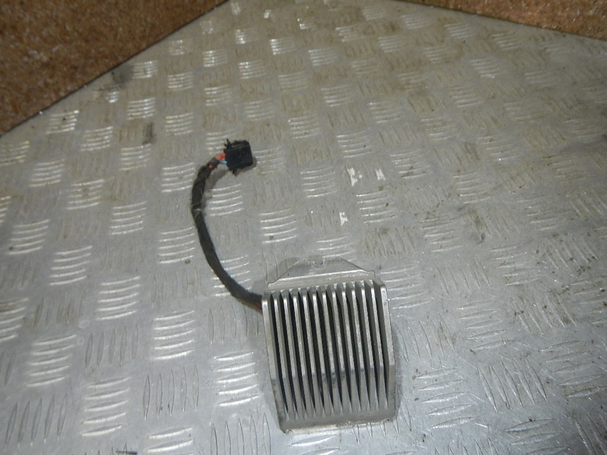 https://ycs.partsauto.market/partsauto-images/thmbs/b135e93f2d106a11df5e4386431c5e55/3308deaf47d9a165ecc6a4106631e351/e2434843e622fdb57a18efbb4e9ba0ac.jpg