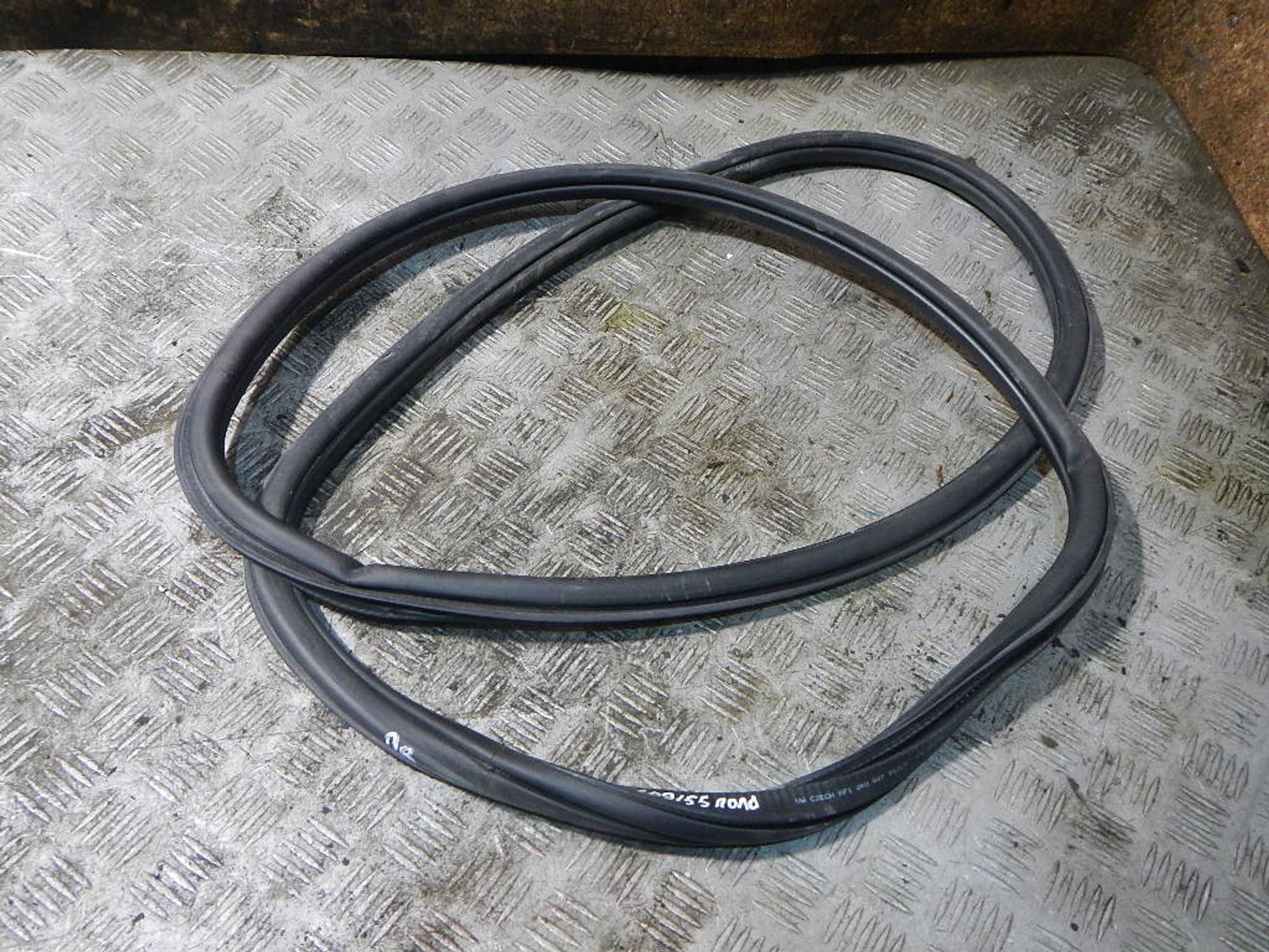 https://ycs.partsauto.market/partsauto-images/thmbs/b135e93f2d106a11df5e4386431c5e55/34ee23e6ab09f55bb38351055ff7ae4c/3ef3dab6e845f8a38d65a67cb7abb92c.jpg