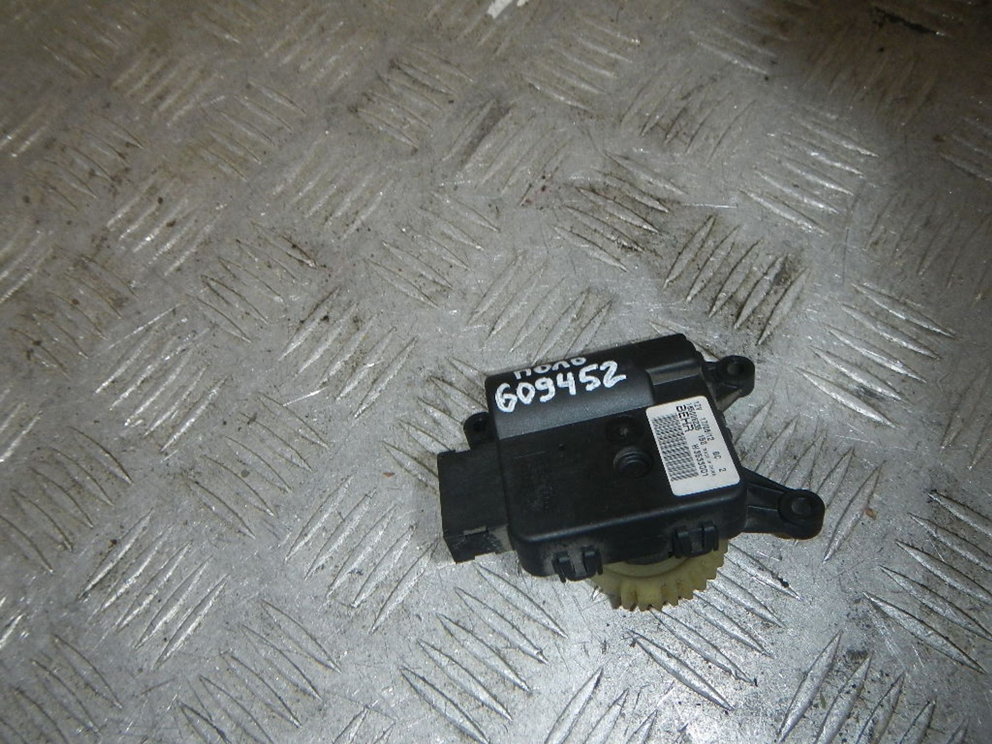 https://ycs.partsauto.market/partsauto-images/thmbs/b135e93f2d106a11df5e4386431c5e55/37114c6234f5720a0f90d3bff81368f1/ddf8a93fdebeb70dbe4d8d224eb531d5.jpg