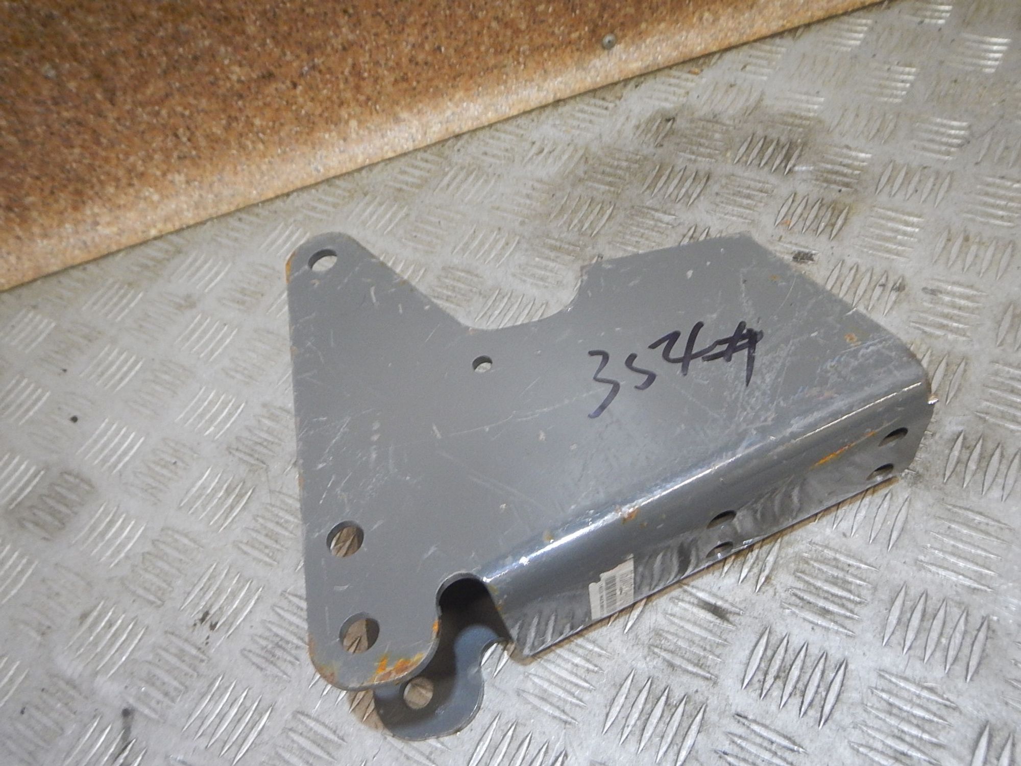 https://ycs.partsauto.market/partsauto-images/thmbs/b135e93f2d106a11df5e4386431c5e55/3de4d0168732c49a5a8b364cb106c7b3/a9c5aab1b8cdb46b173922187b8c511c.jpg