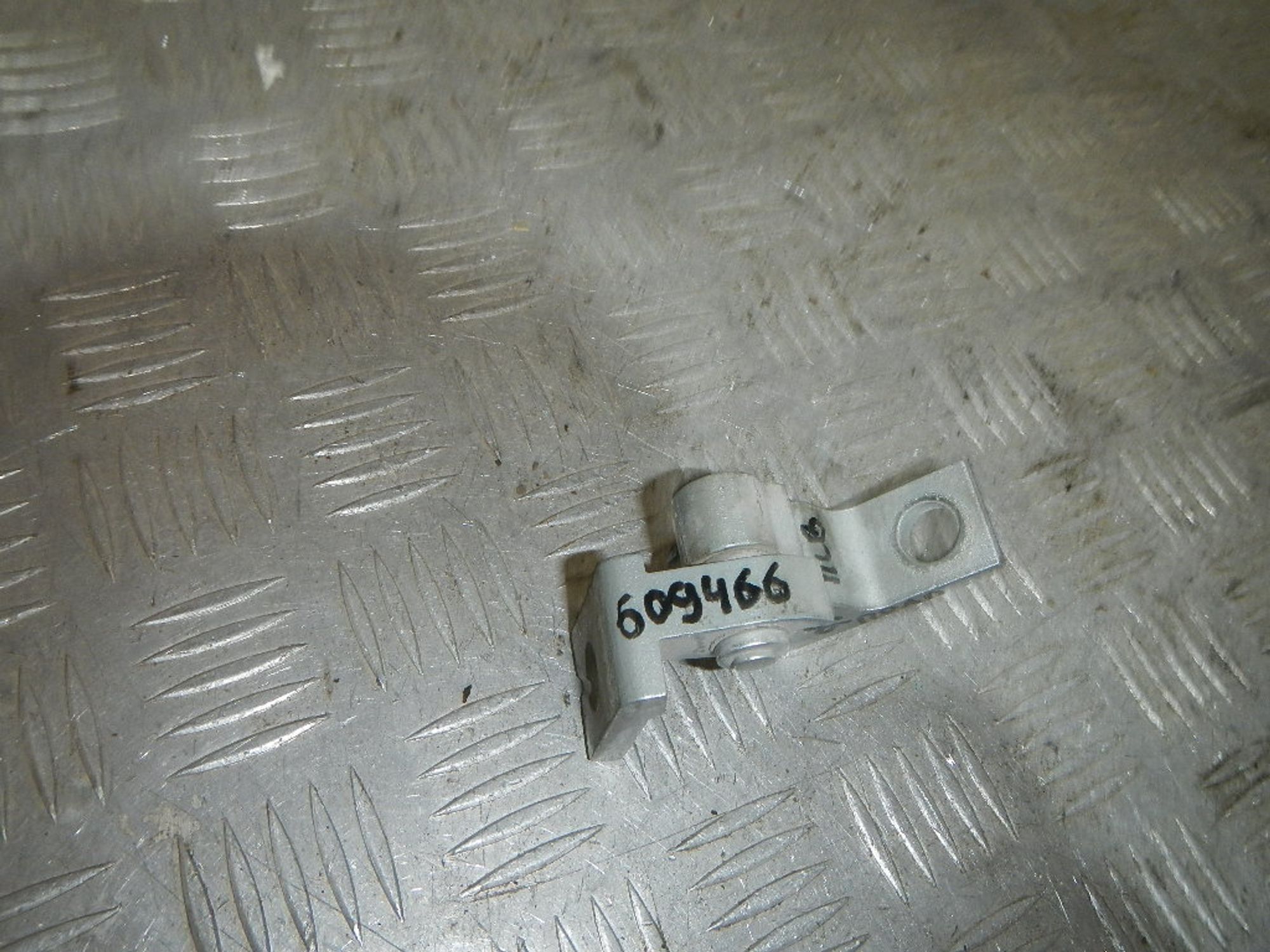 https://ycs.partsauto.market/partsauto-images/thmbs/b135e93f2d106a11df5e4386431c5e55/3f8e885a3566797a3d3df407c0fb7c46/1bc876fcc71835367000331b776348e0.jpg