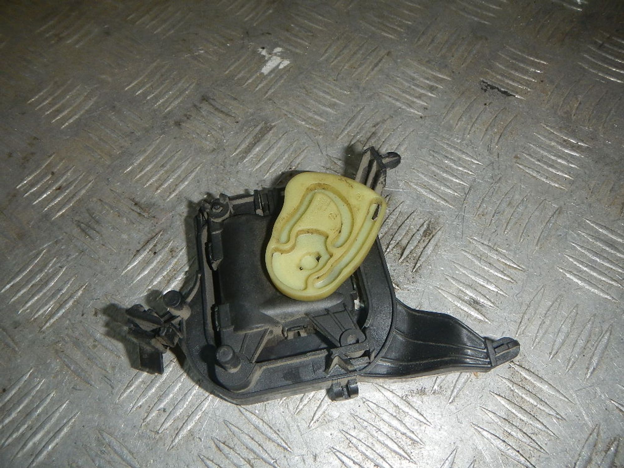 https://ycs.partsauto.market/partsauto-images/thmbs/b135e93f2d106a11df5e4386431c5e55/45e9d84a357fdbc9a8b6603759182cd6/95472f94e8bd43b966eecdca2c526309.jpg