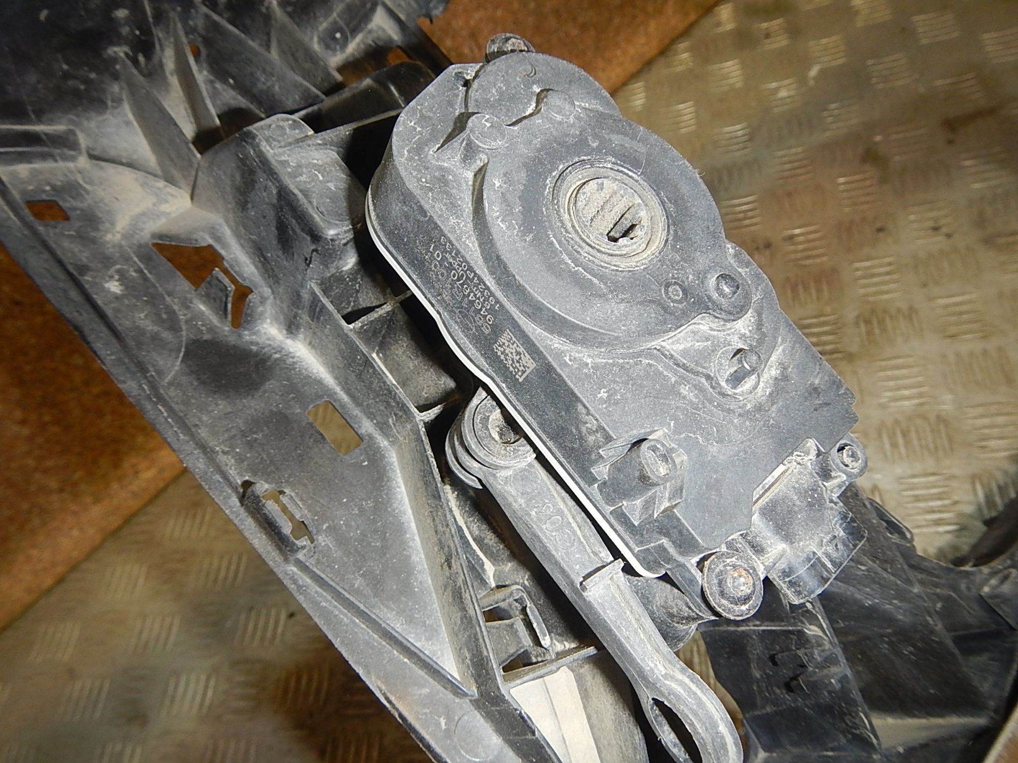 https://ycs.partsauto.market/partsauto-images/thmbs/b135e93f2d106a11df5e4386431c5e55/476964d75f445ca0d9a6e30ff4c0e7f3/8fb00aa07e94dfd4d0582e1d414988a3.jpg