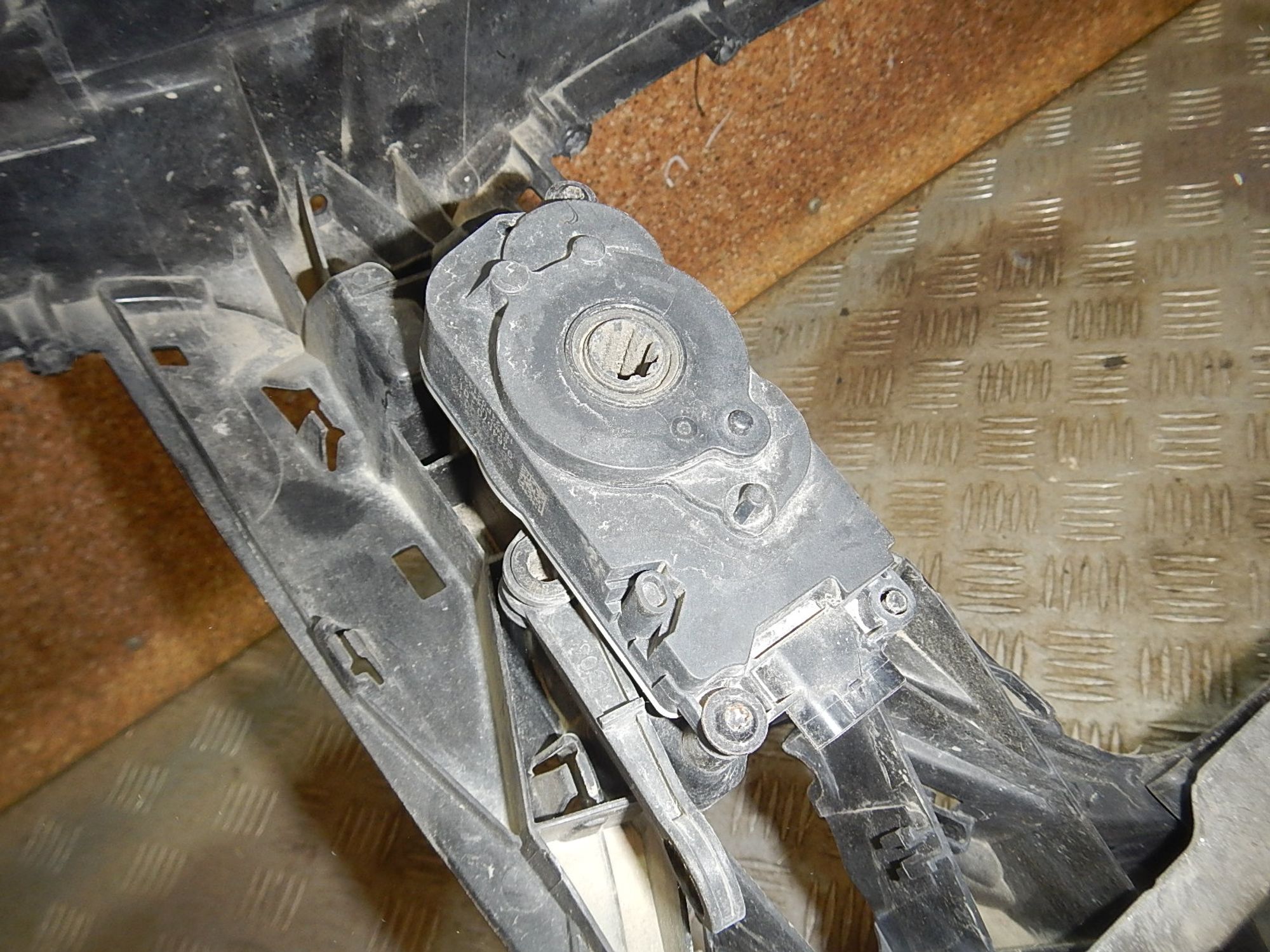 https://ycs.partsauto.market/partsauto-images/thmbs/b135e93f2d106a11df5e4386431c5e55/476964d75f445ca0d9a6e30ff4c0e7f3/a8db753c5ba26ca1ecc1f2594e624ba8.jpg