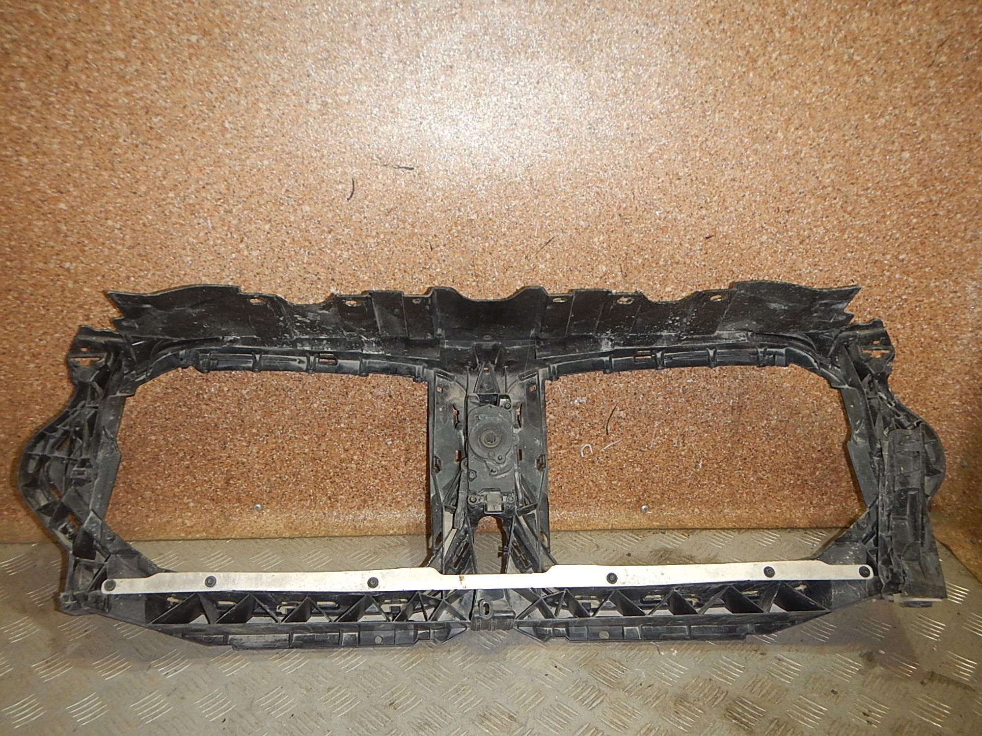 https://ycs.partsauto.market/partsauto-images/thmbs/b135e93f2d106a11df5e4386431c5e55/476964d75f445ca0d9a6e30ff4c0e7f3/ee9a6e1a6e78374a4a807e702e73d9ee.jpg
