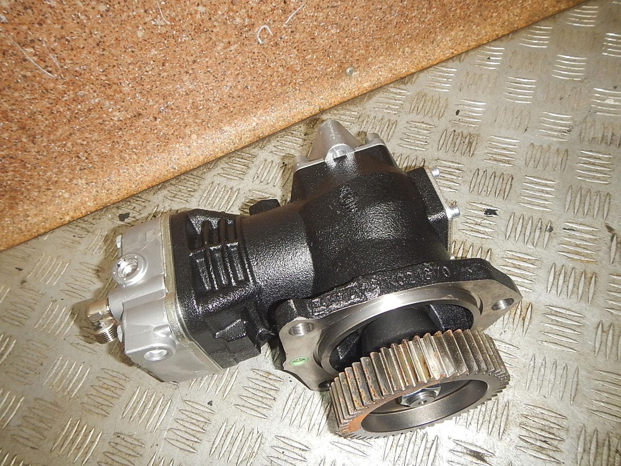 https://ycs.partsauto.market/partsauto-images/thmbs/b135e93f2d106a11df5e4386431c5e55/50073884075ff99ceb72d5427c2b78f8/2fd3c7d3d224fc61fa7c18e21fd7ba9c.jpg