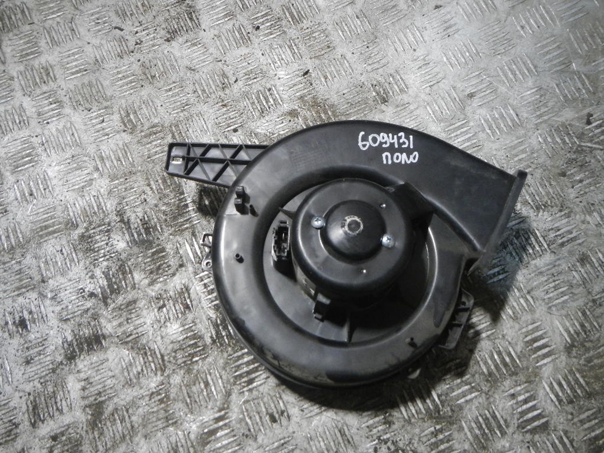 https://ycs.partsauto.market/partsauto-images/thmbs/b135e93f2d106a11df5e4386431c5e55/5a912f9a8ed46bcc2e7e0cc8402ccad8/4718565e4ed095172a7eab4ae6098eb8.jpg