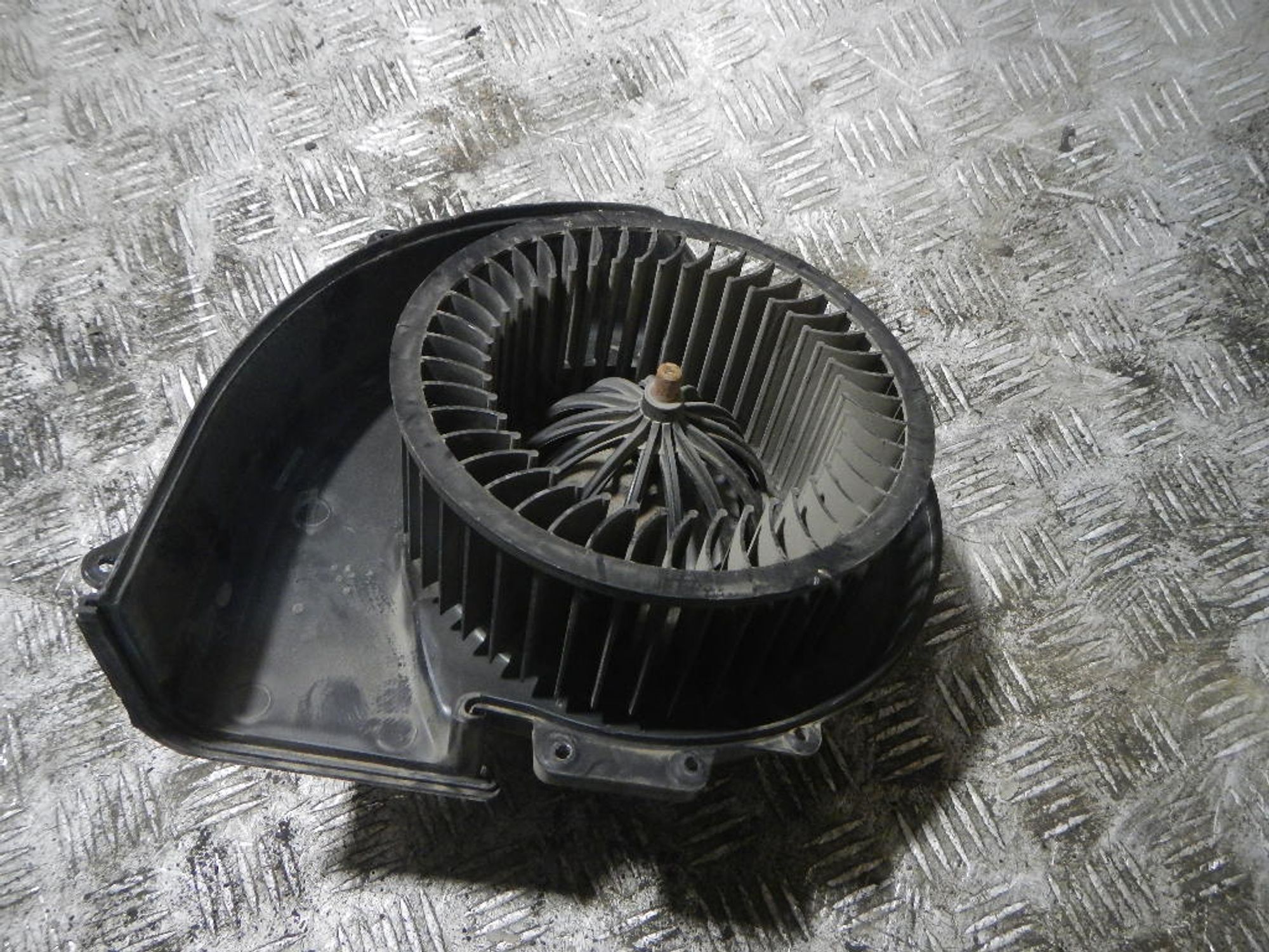 https://ycs.partsauto.market/partsauto-images/thmbs/b135e93f2d106a11df5e4386431c5e55/5a912f9a8ed46bcc2e7e0cc8402ccad8/e2053347e3dea7c5ba8bb6a1a35ddea2.jpg