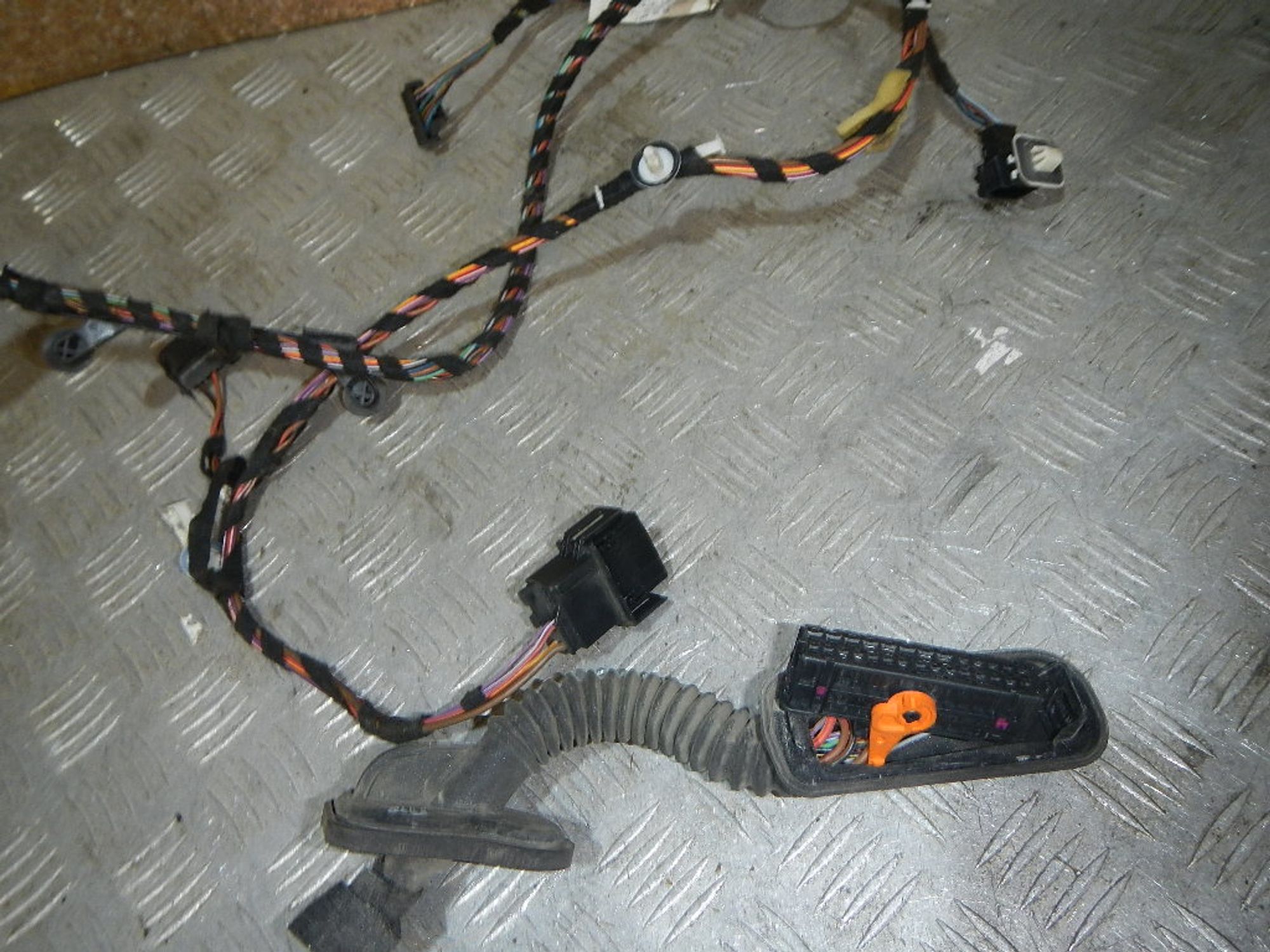 https://ycs.partsauto.market/partsauto-images/thmbs/b135e93f2d106a11df5e4386431c5e55/5b36590a63313aa407ee55977758347d/75895cdff04849edeb4ce3ad39dc2fa0.jpg
