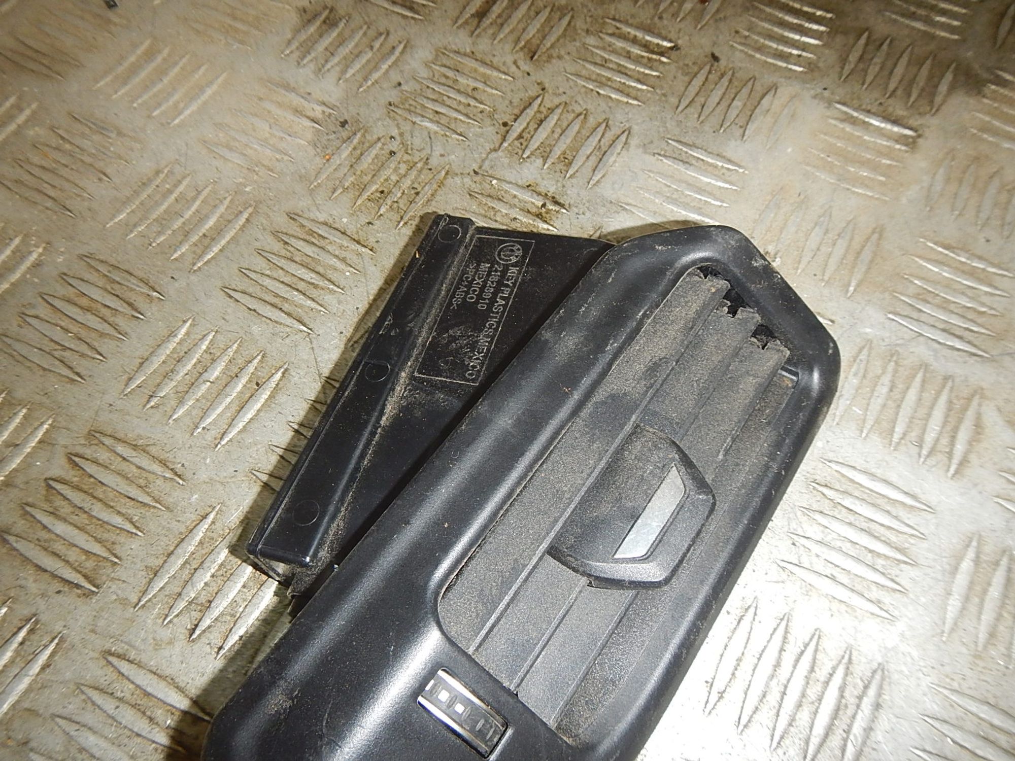 https://ycs.partsauto.market/partsauto-images/thmbs/b135e93f2d106a11df5e4386431c5e55/5d43867ce5769442c30410a3684c933e/f20ff374bf0680392f06ccca6bcfc833.jpg