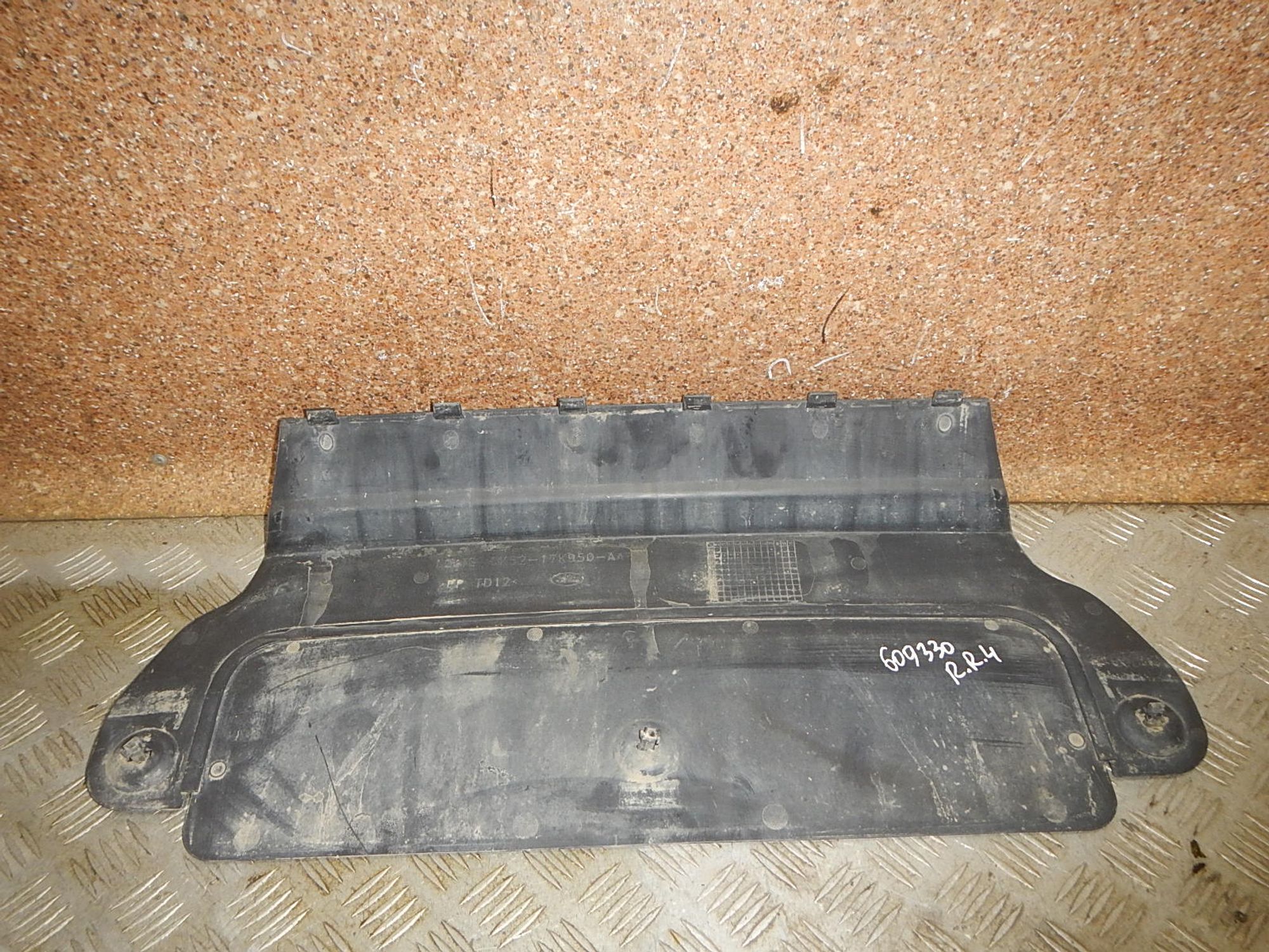 https://ycs.partsauto.market/partsauto-images/thmbs/b135e93f2d106a11df5e4386431c5e55/610f9f85a4f01f384f0137dfa495bf2a/6c0f6e691d1e5239581492ca38d41e3d.jpg