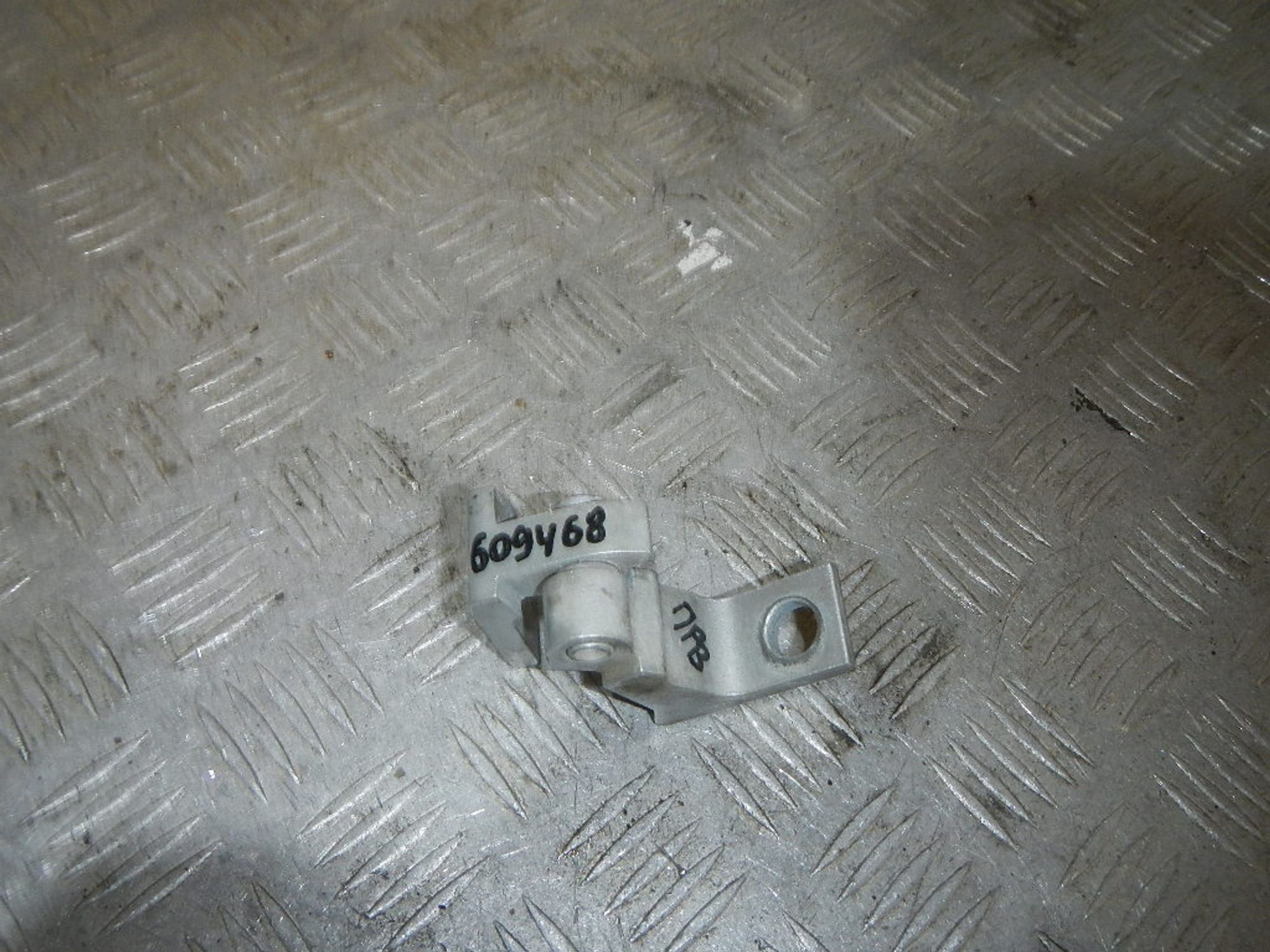 https://ycs.partsauto.market/partsauto-images/thmbs/b135e93f2d106a11df5e4386431c5e55/68455929c73353f24a6406f9c059dbc2/253d9f90a741a3d1506907a198759c83.jpg