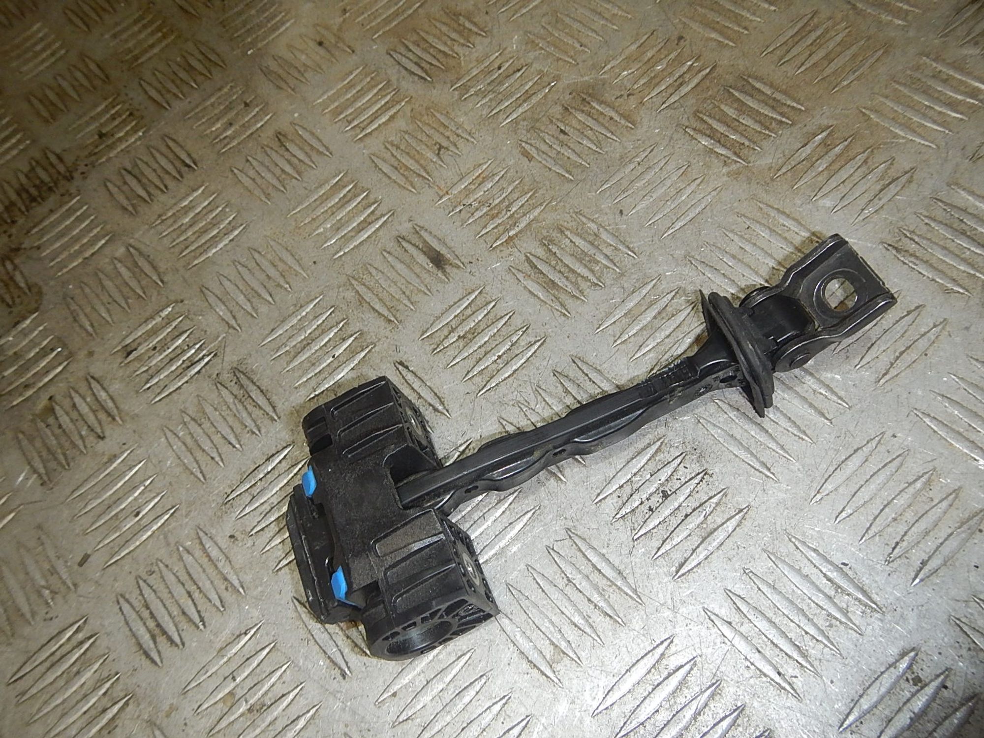 https://ycs.partsauto.market/partsauto-images/thmbs/b135e93f2d106a11df5e4386431c5e55/739cacac88ecb1510c3490a2189a649f/cb29e895e45c8c293d8e603f6501a79a.jpg