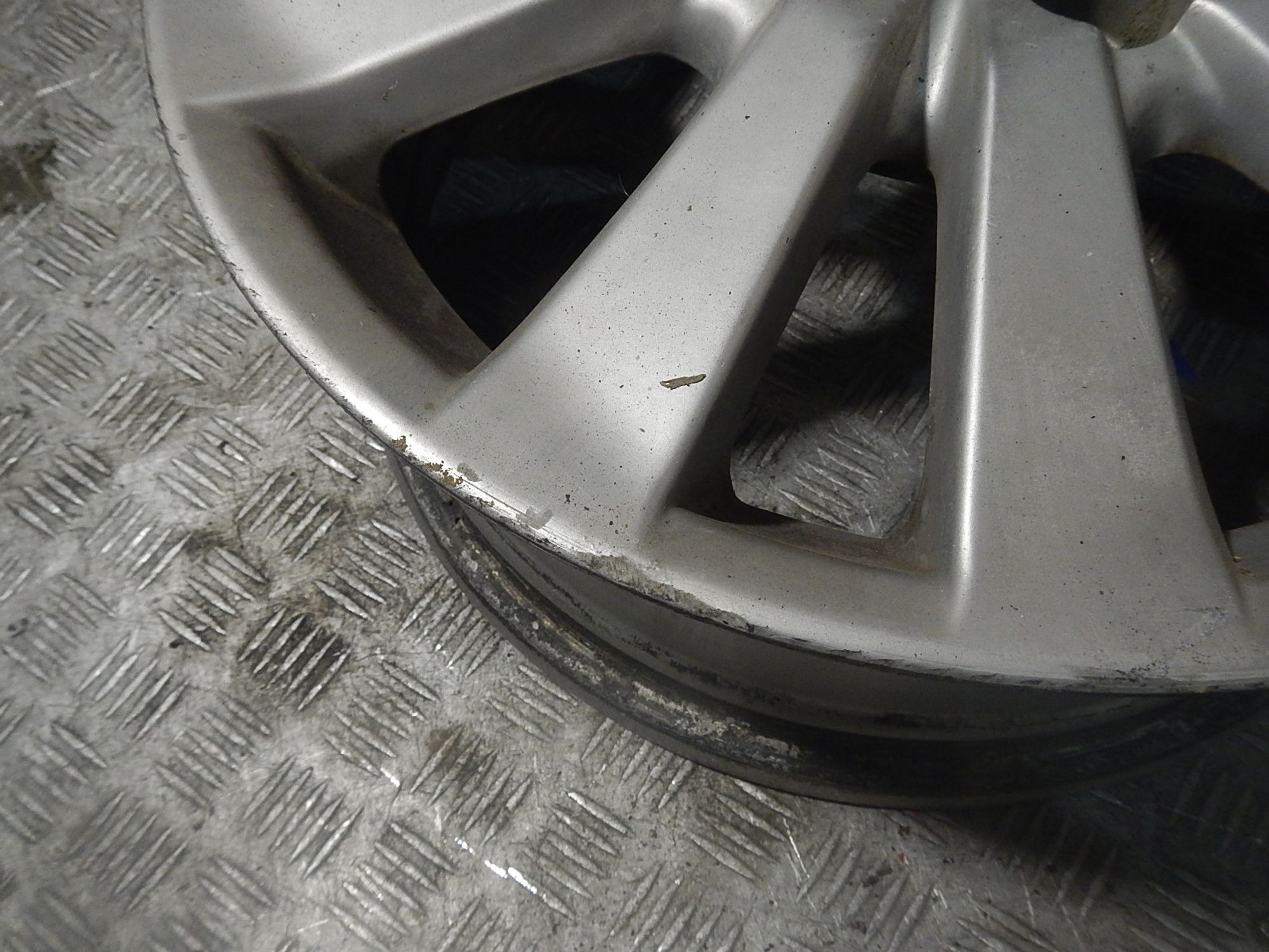 https://ycs.partsauto.market/partsauto-images/thmbs/b135e93f2d106a11df5e4386431c5e55/7e6cd722914e9328beedeeadc0ff9ff7/22870941d6d3e8142fa7679ab6c5f7f7.jpg