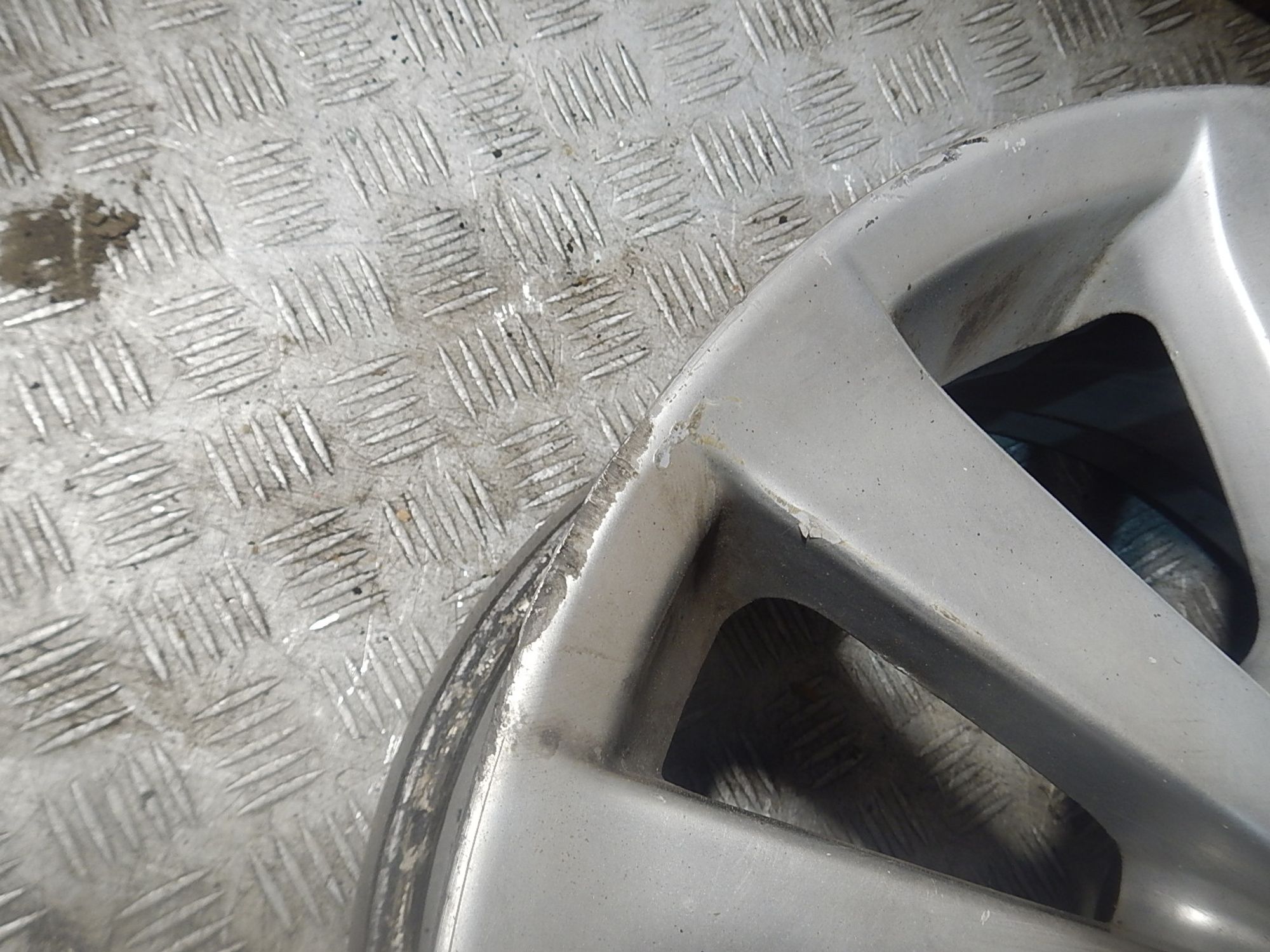 https://ycs.partsauto.market/partsauto-images/thmbs/b135e93f2d106a11df5e4386431c5e55/7e6cd722914e9328beedeeadc0ff9ff7/9f219c249a7593b83cc39e2159589663.jpg