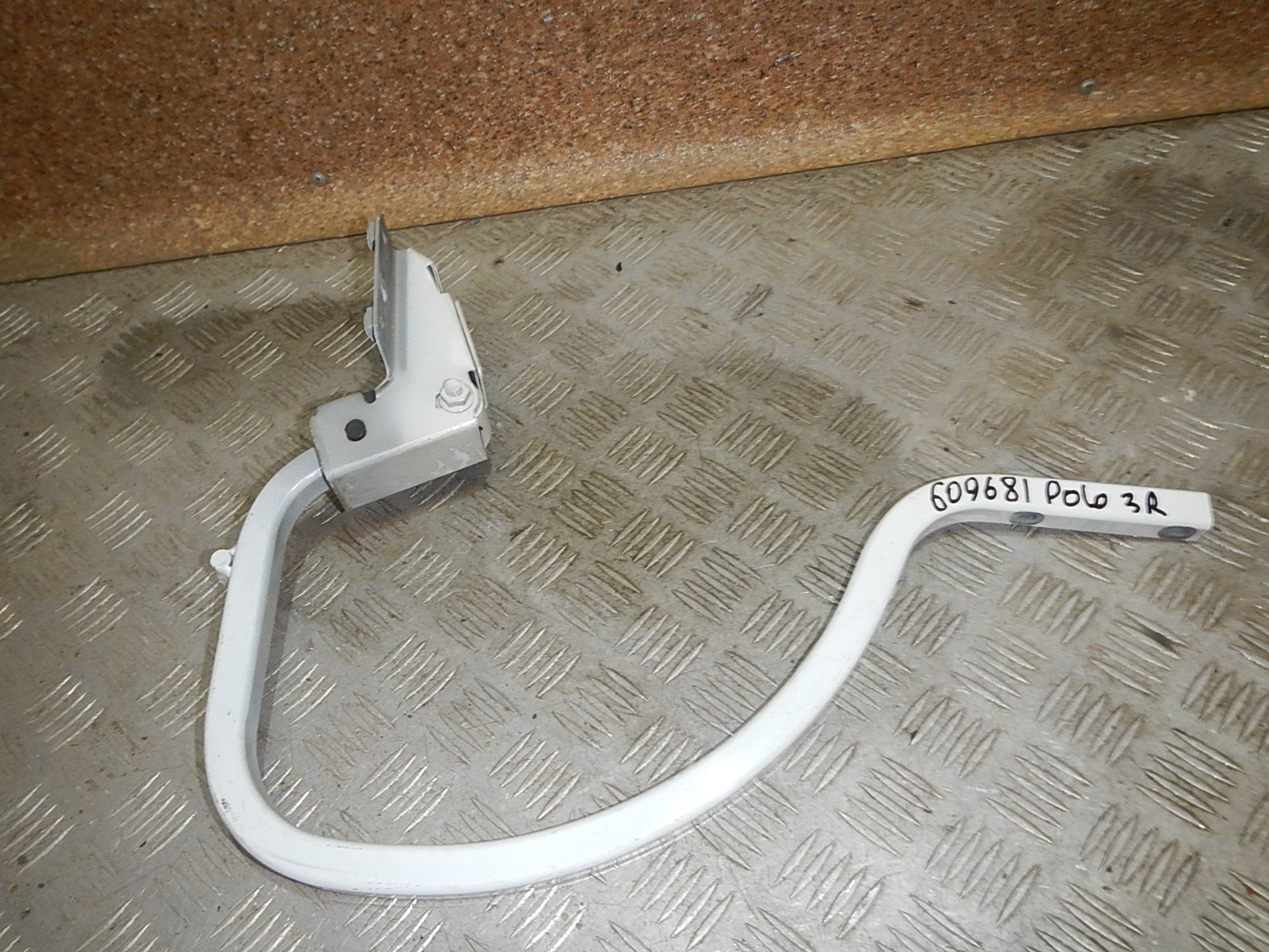 https://ycs.partsauto.market/partsauto-images/thmbs/b135e93f2d106a11df5e4386431c5e55/7f60ecdb6053c97bb5df3d650d5c8ec6/fb30250c6dd32a25378bd2812c8e6ff8.jpg