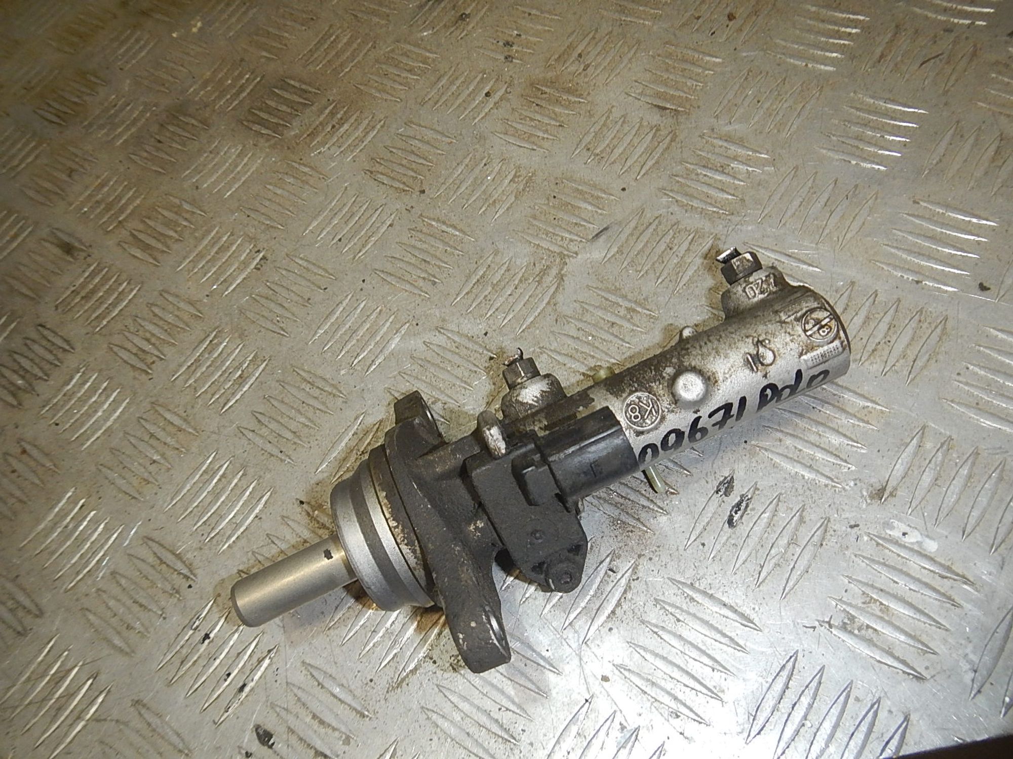 https://ycs.partsauto.market/partsauto-images/thmbs/b135e93f2d106a11df5e4386431c5e55/82b4df5d563f53753a1e989821ddc9de/65b49a4d26730df7b0452a5b5f8ef3d0.jpg