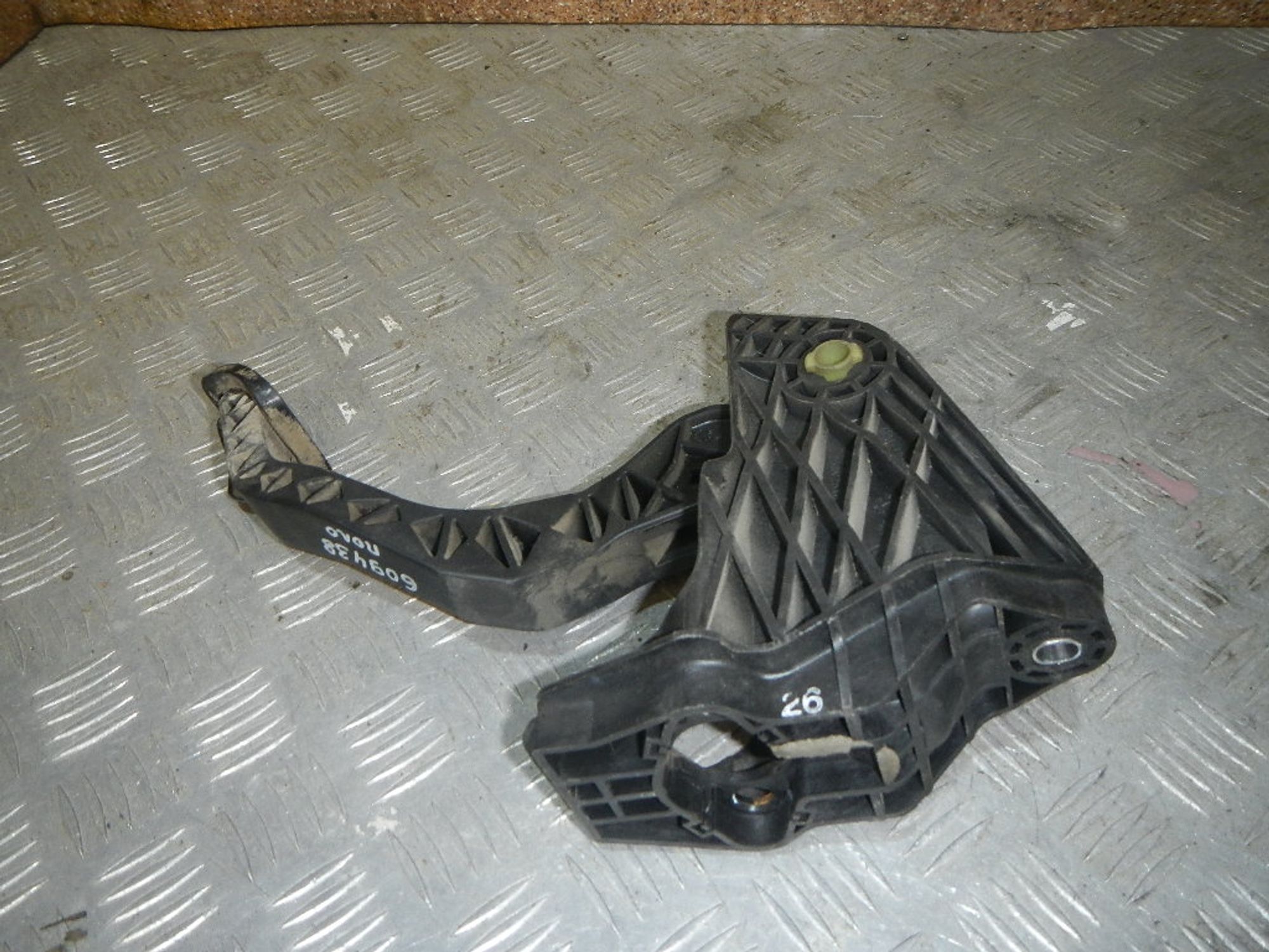 https://ycs.partsauto.market/partsauto-images/thmbs/b135e93f2d106a11df5e4386431c5e55/84bc6cbb86c1bb937c042d03aaf669e3/fe00c593219a8a1d39e9cda5697ad356.jpg