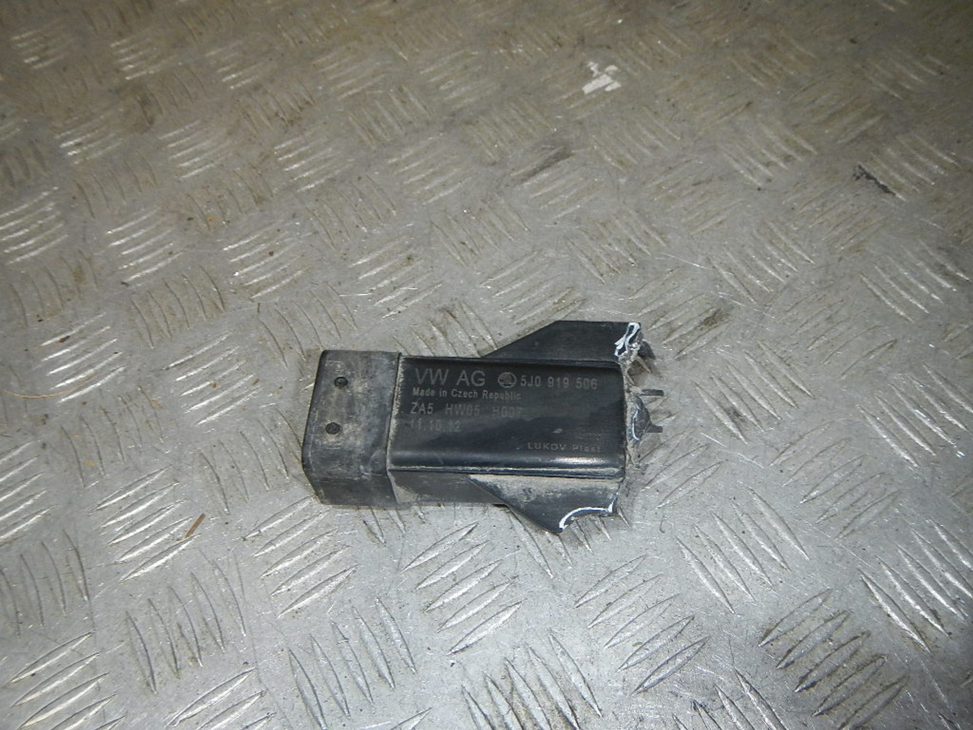 https://ycs.partsauto.market/partsauto-images/thmbs/b135e93f2d106a11df5e4386431c5e55/864eee2b9d5a640de512dbffae73965e/88b1487e7cc62d5b13207d46364d7474.jpg