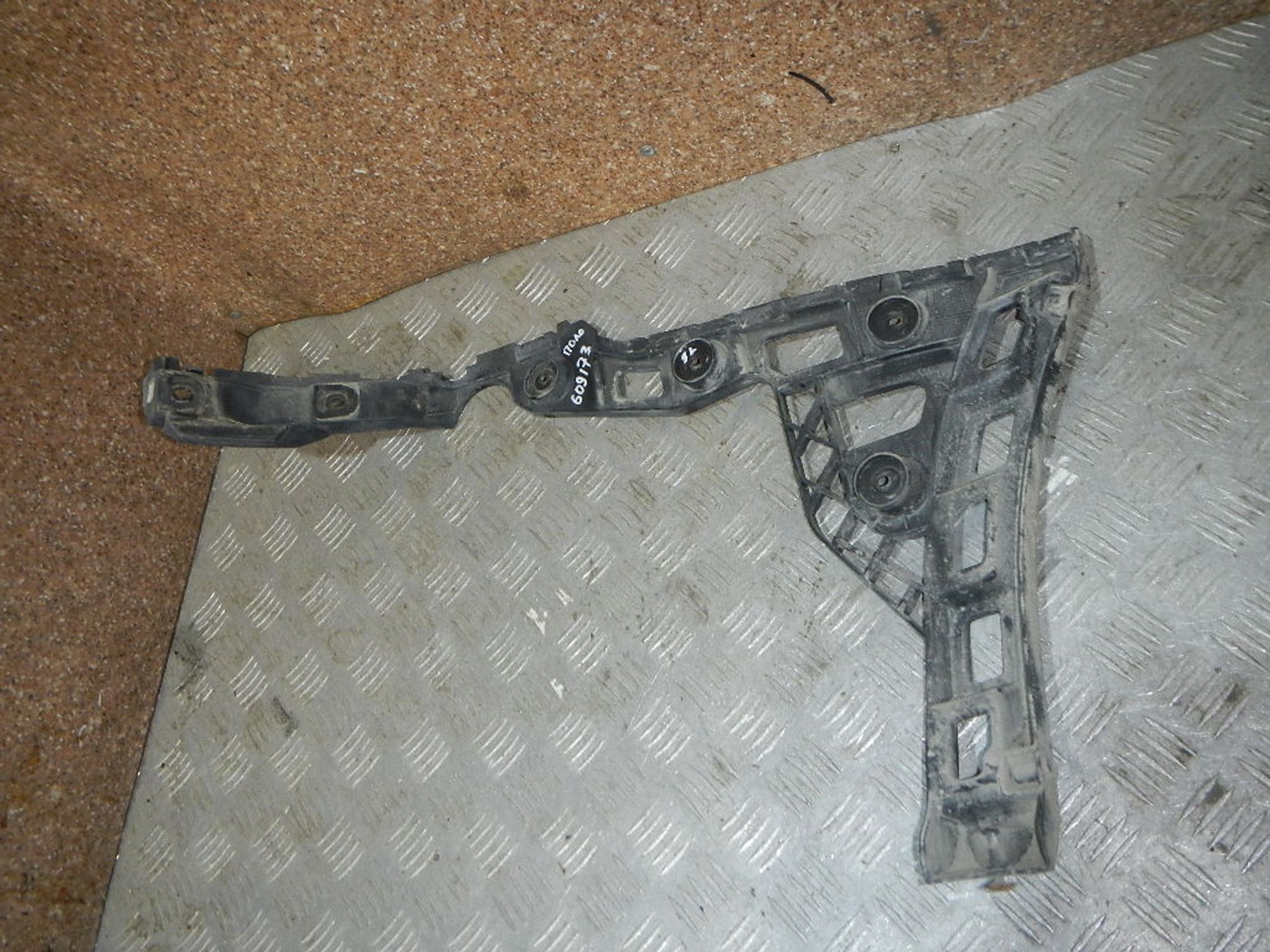 https://ycs.partsauto.market/partsauto-images/thmbs/b135e93f2d106a11df5e4386431c5e55/8c41ba6ce02e5ede5361e4bea24c192e/c6f33e1747901c6dd6efee57dae5cbf0.jpg