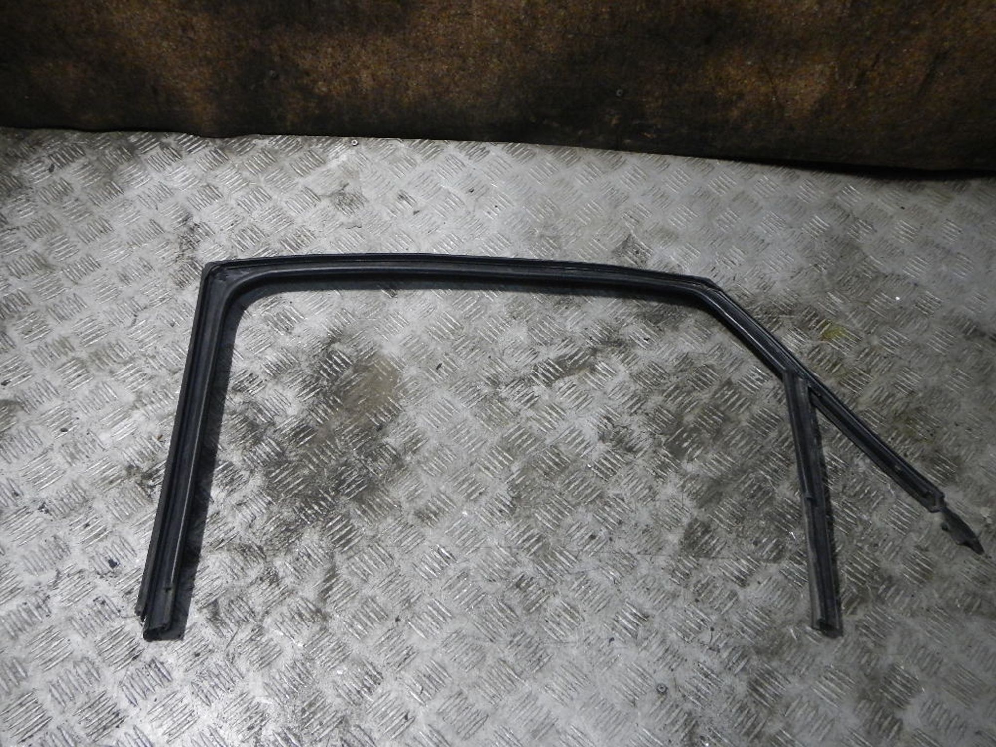 https://ycs.partsauto.market/partsauto-images/thmbs/b135e93f2d106a11df5e4386431c5e55/9a481ce2f8b22fda1b421fc0b441053c/8a37eefc1492eca47b454015f47637c0.jpg