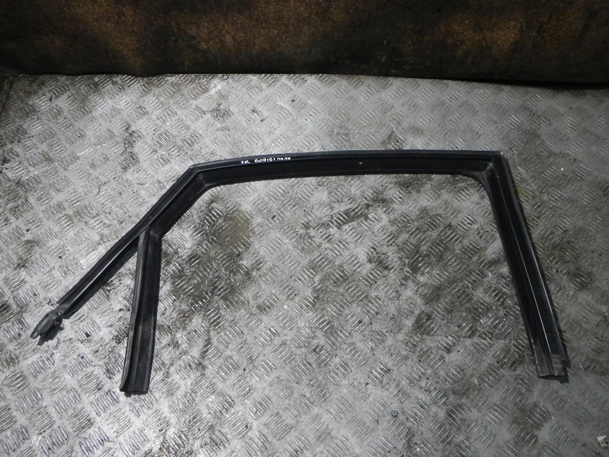 https://ycs.partsauto.market/partsauto-images/thmbs/b135e93f2d106a11df5e4386431c5e55/9a481ce2f8b22fda1b421fc0b441053c/ab154b89fbc77cc2587de55d4e13361d.jpg