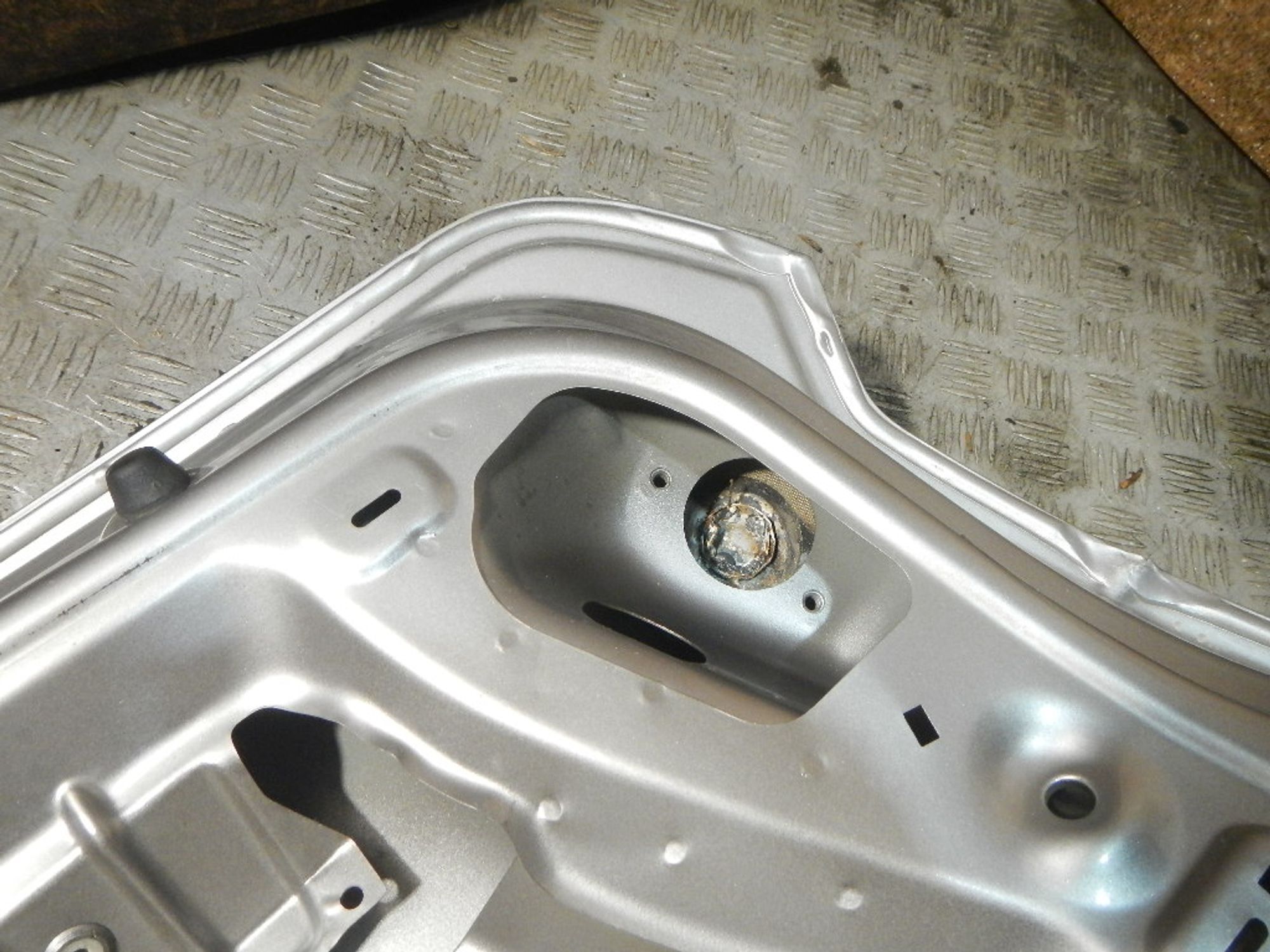 https://ycs.partsauto.market/partsauto-images/thmbs/b135e93f2d106a11df5e4386431c5e55/9c75d9d6bd51eab91e426d45b1be2a3b/630eaefec2e86b5366175af2eaf281e2.jpg