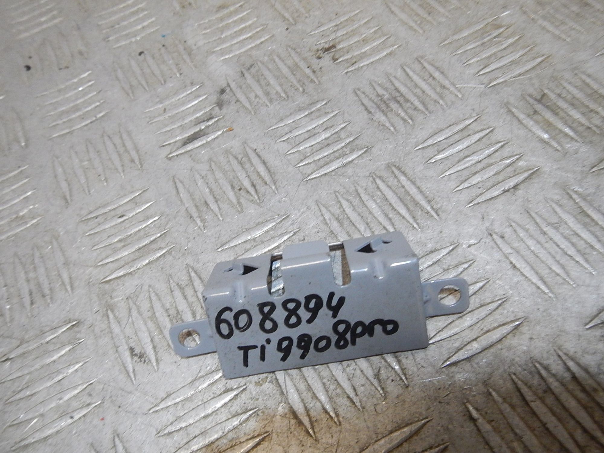 https://ycs.partsauto.market/partsauto-images/thmbs/b135e93f2d106a11df5e4386431c5e55/a0beb996c0d4f94f425f4a3e7ae2c6fd/90a29ec58f71e7177370f61ce177c312.jpg