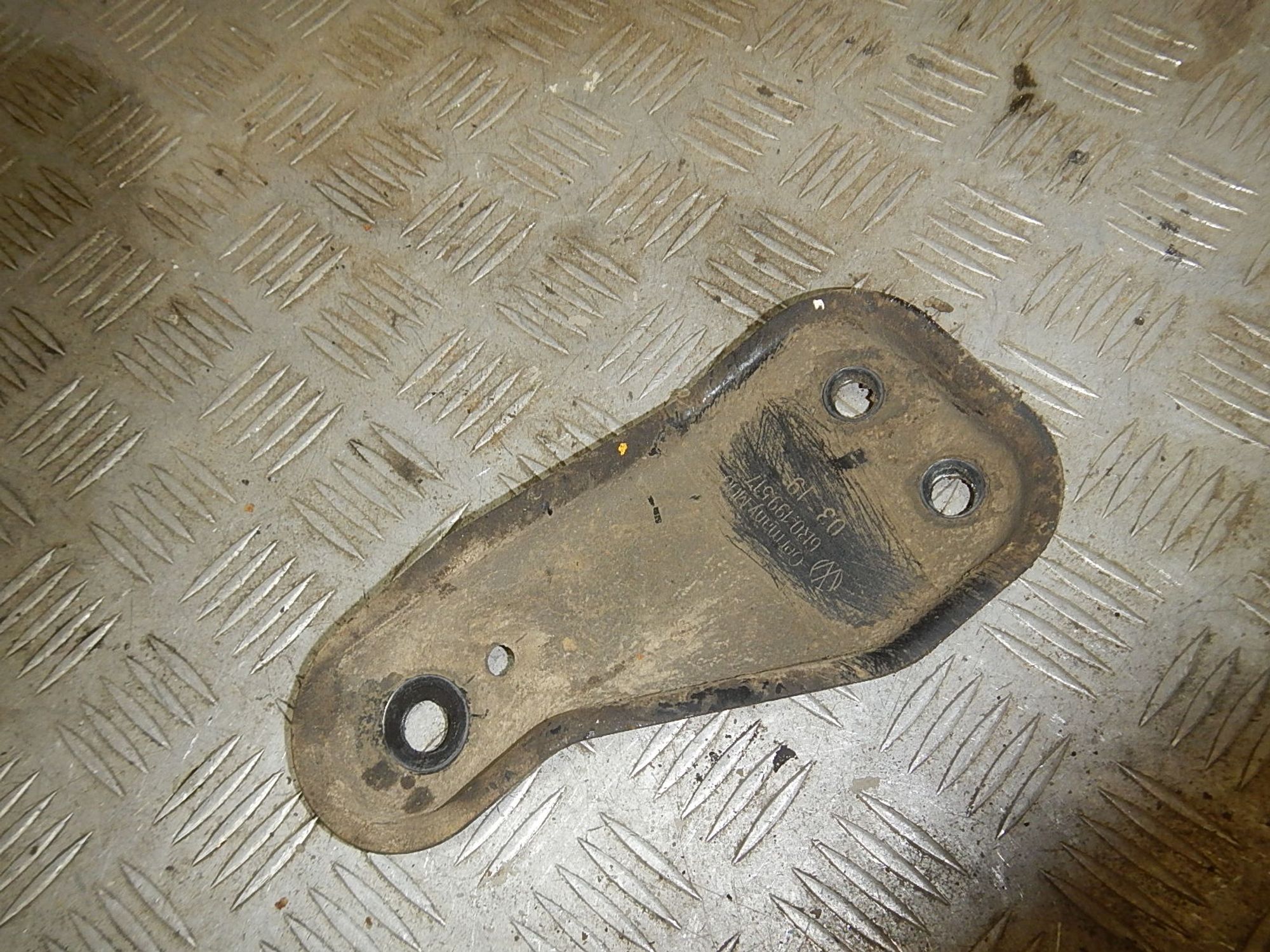https://ycs.partsauto.market/partsauto-images/thmbs/b135e93f2d106a11df5e4386431c5e55/a39f84fef7f42be9b96a792651d7591b/161b2cbcd73d5bceafac09b8fc5ce12e.jpg