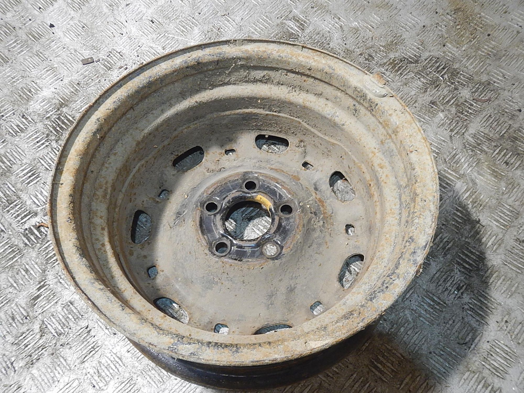 https://ycs.partsauto.market/partsauto-images/thmbs/b135e93f2d106a11df5e4386431c5e55/ab35fe88fc431673e97f928261c0d111/e4a325d82f893bdc381f4c40e2d01396.jpg