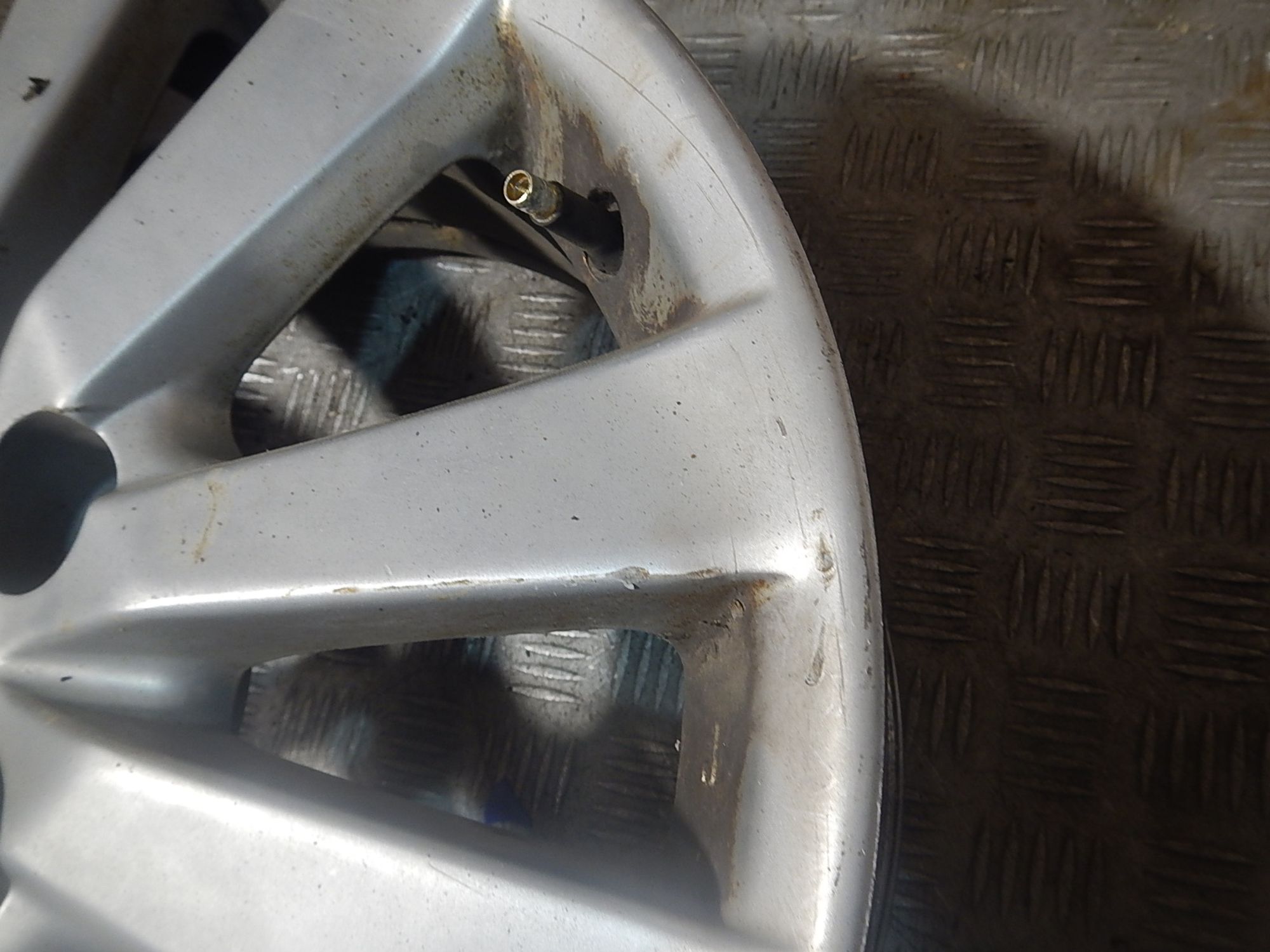 https://ycs.partsauto.market/partsauto-images/thmbs/b135e93f2d106a11df5e4386431c5e55/ba5adab03bf1c70072c2576cb38f67c1/404882620b21b24c75ba83a9ab34f7ad.jpg
