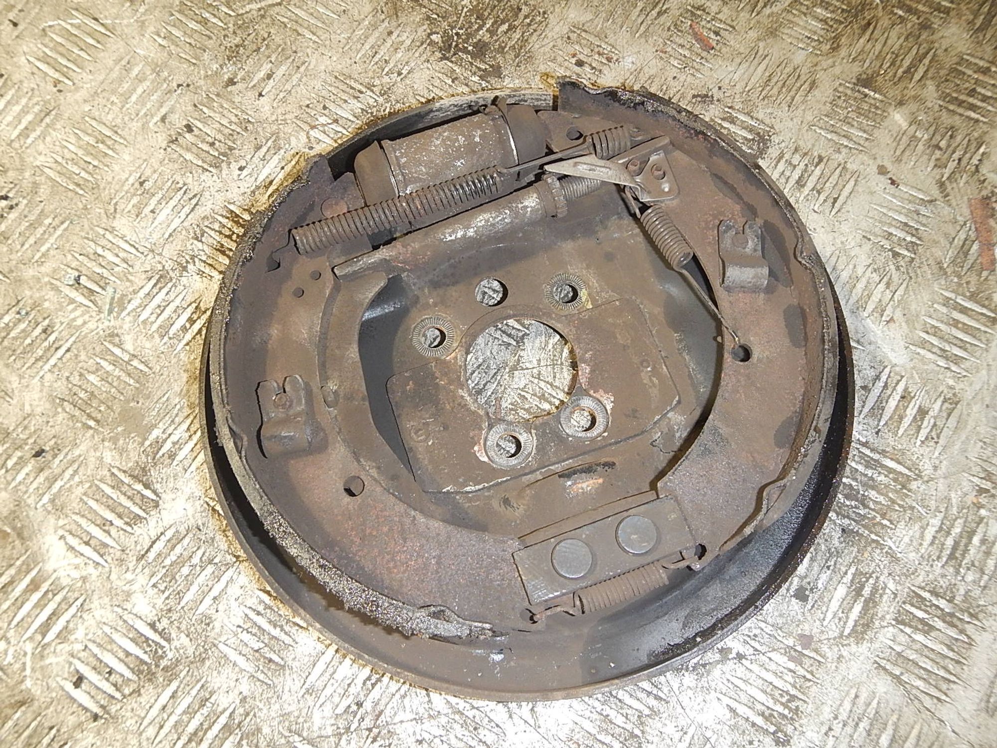 https://ycs.partsauto.market/partsauto-images/thmbs/b135e93f2d106a11df5e4386431c5e55/baf87e4b2b121d5c3d6337a5e26c0385/d15d52de6281e10947dab5055085aeb1.jpg