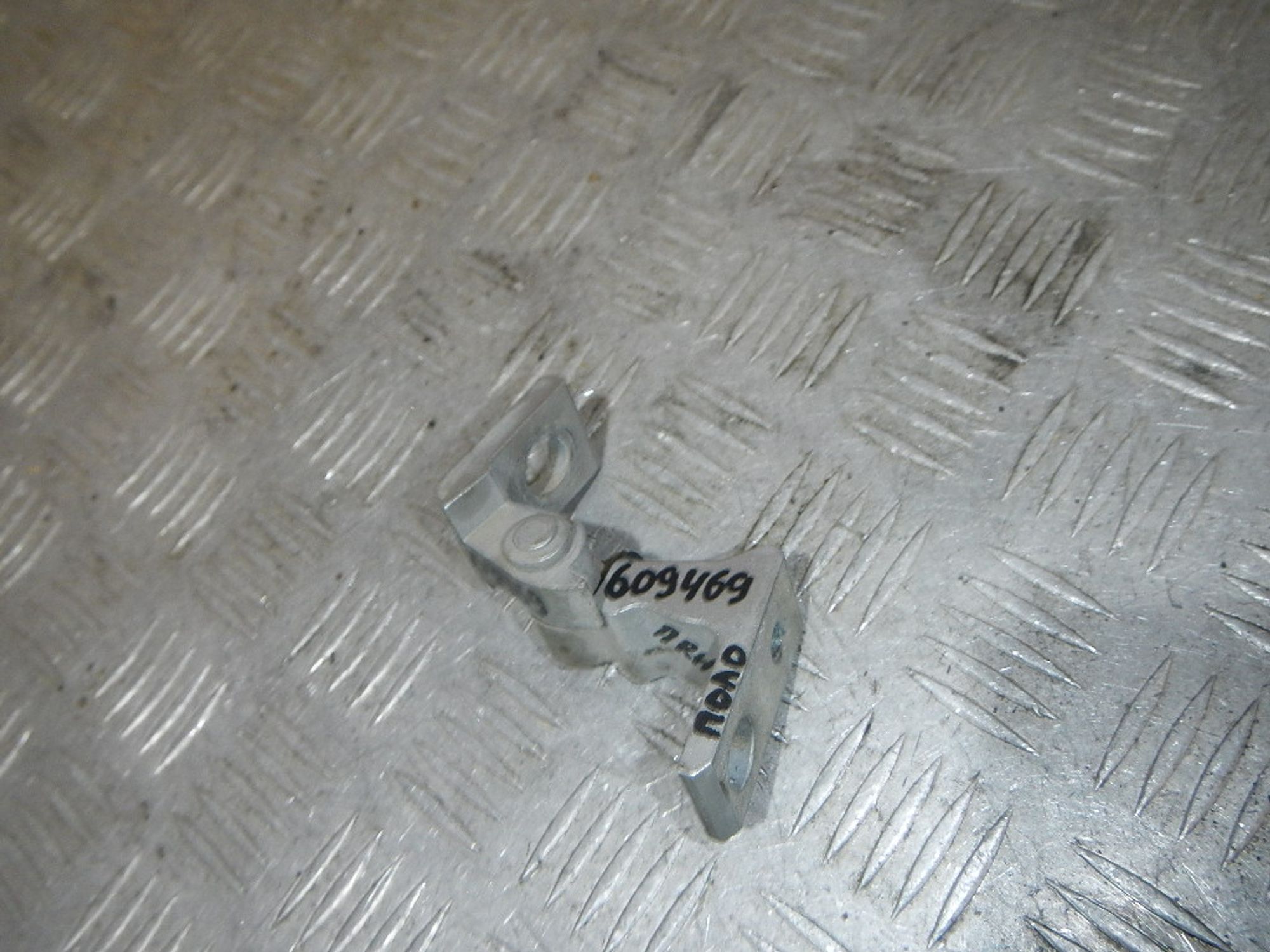 https://ycs.partsauto.market/partsauto-images/thmbs/b135e93f2d106a11df5e4386431c5e55/bb44a098342c984da012c8892e4882a3/15da92461ea226598a67399cd04323a6.jpg
