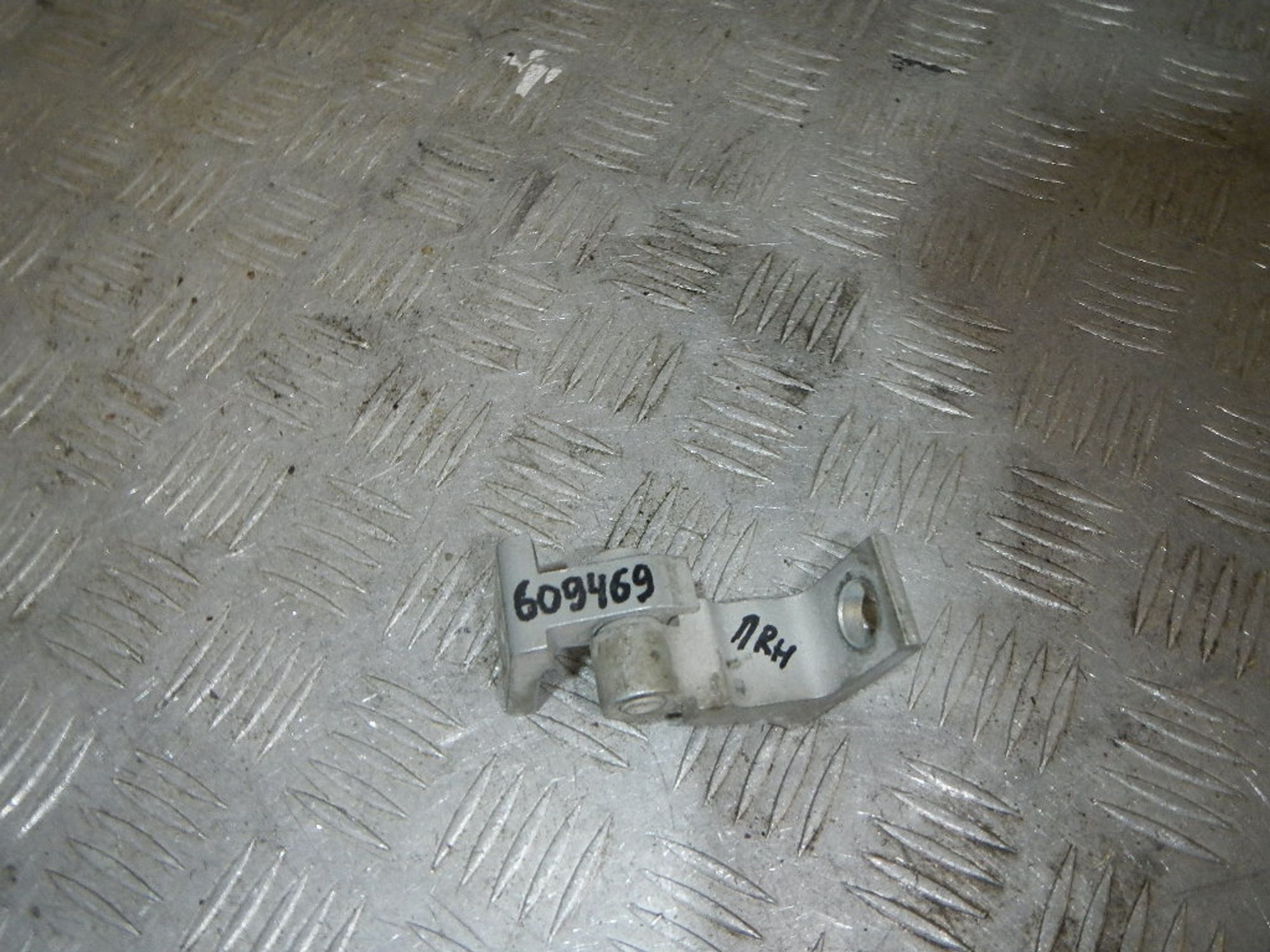 https://ycs.partsauto.market/partsauto-images/thmbs/b135e93f2d106a11df5e4386431c5e55/bb44a098342c984da012c8892e4882a3/ea8cf6f288c8c05d35d0cedf9d8d32d3.jpg