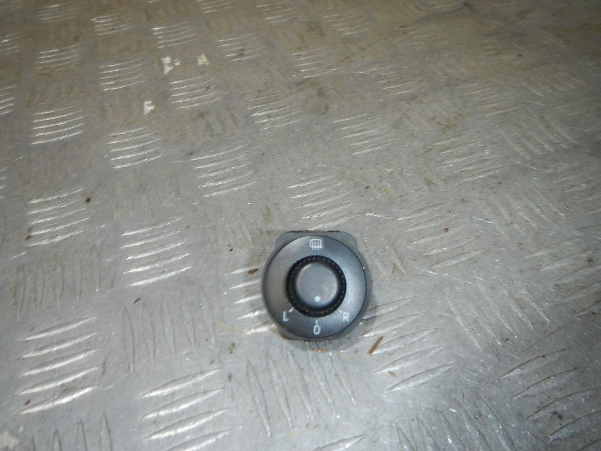 https://ycs.partsauto.market/partsauto-images/thmbs/b135e93f2d106a11df5e4386431c5e55/be2ba0118644e5a3051cbac24b305278/cbe98496db90fa609393c8bd2bf28684.jpg