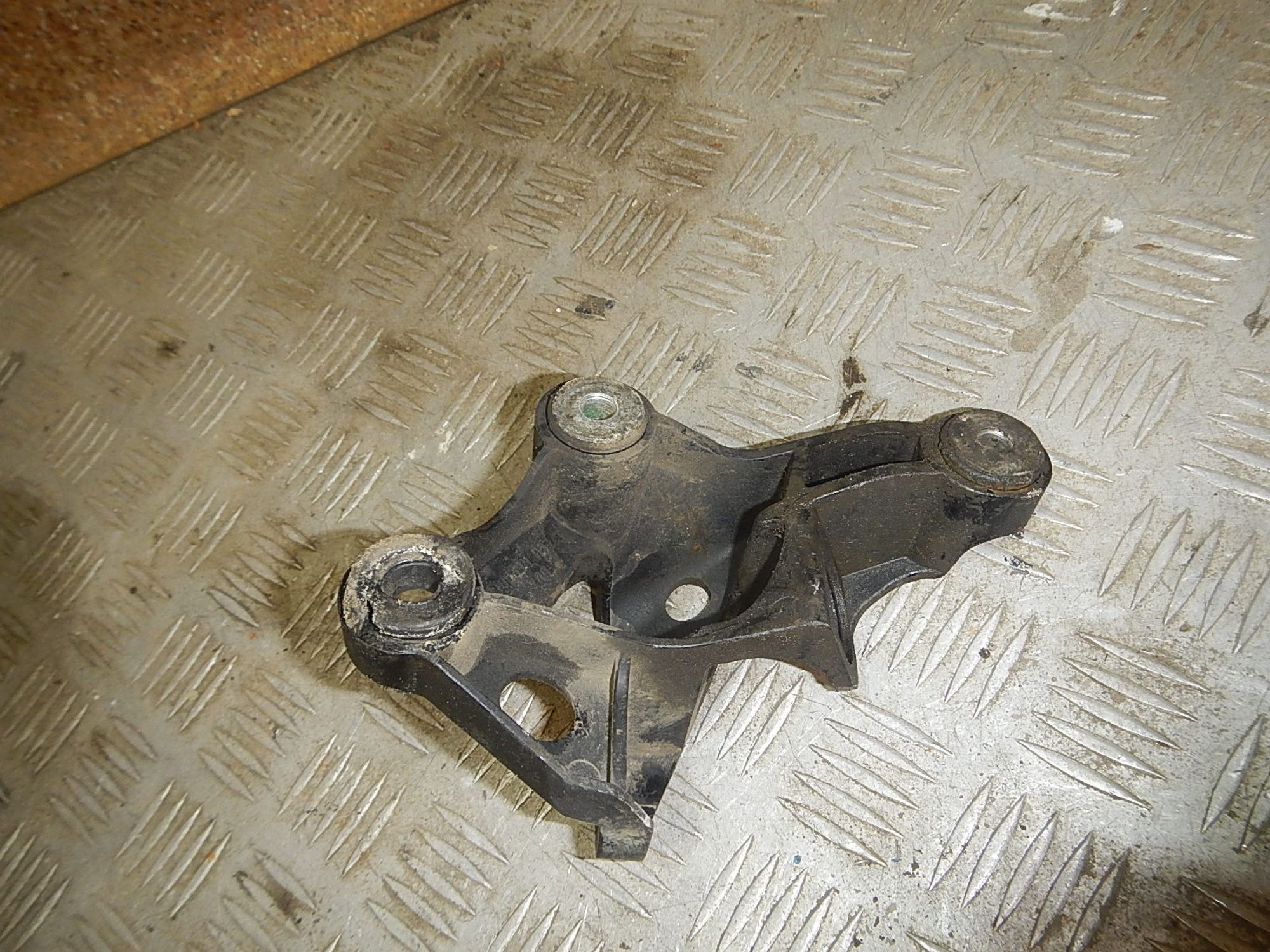 https://ycs.partsauto.market/partsauto-images/thmbs/b135e93f2d106a11df5e4386431c5e55/c1f4aa6ea137e965792d9fe0c1ff67a1/3041dbd019a52248f4be32b3f6b66c9a.jpg