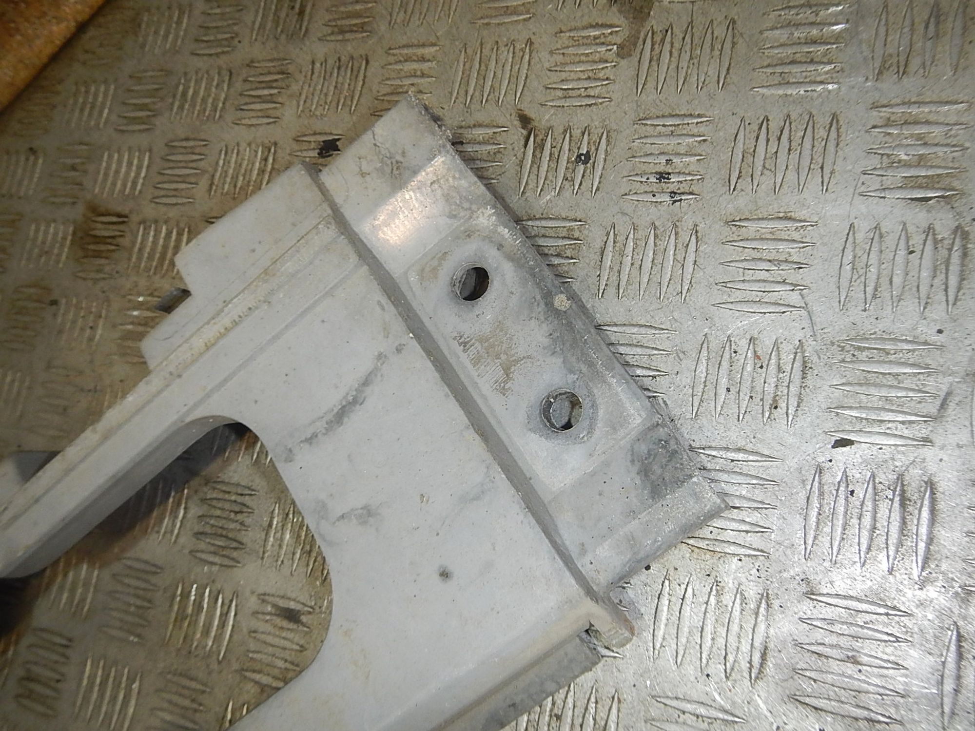 https://ycs.partsauto.market/partsauto-images/thmbs/b135e93f2d106a11df5e4386431c5e55/e798c9dc5daf7a5436cada9ee274f1fa/3e0301e265bb857a576730d0b15ed5c0.jpg