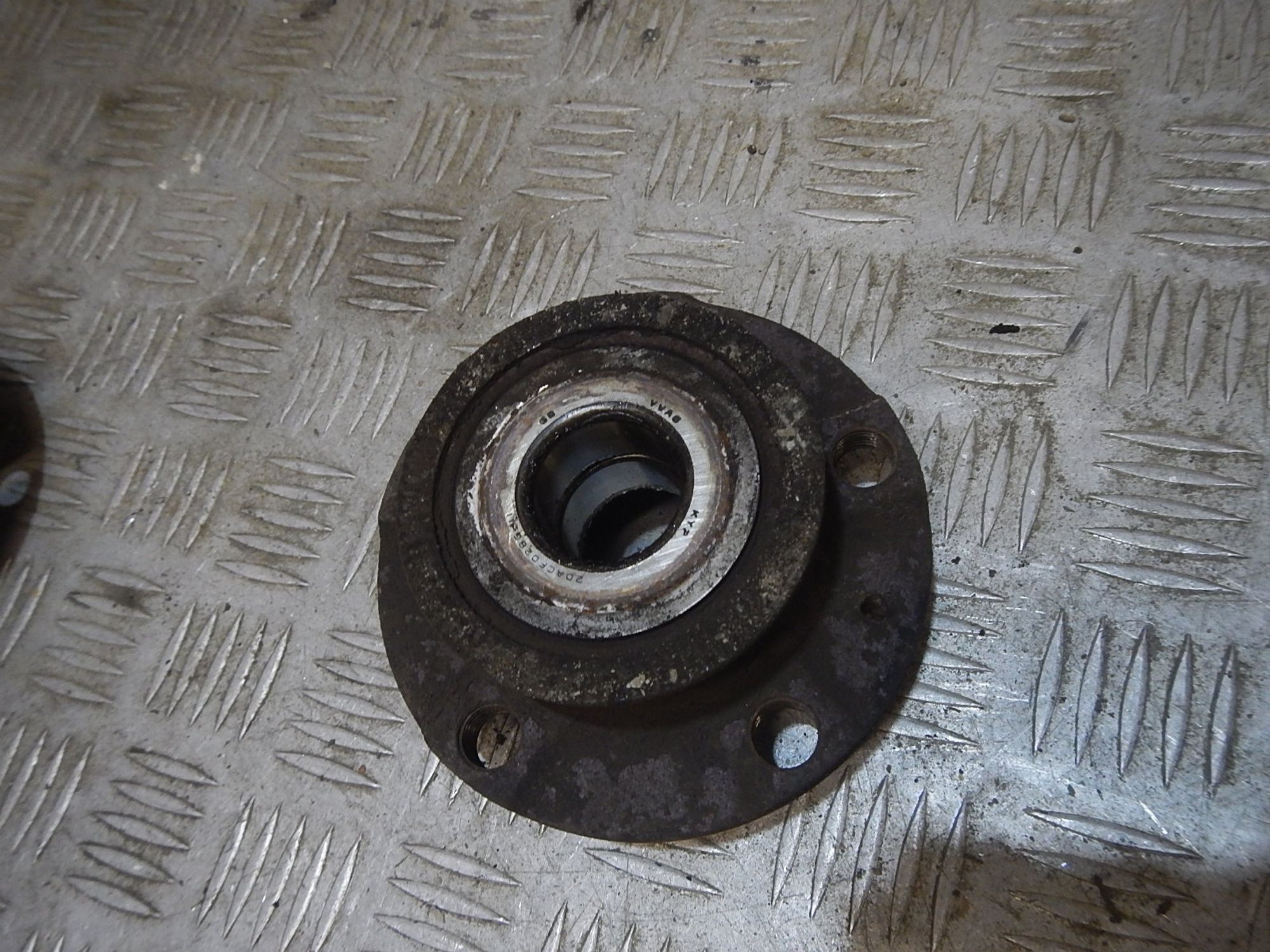 https://ycs.partsauto.market/partsauto-images/thmbs/b135e93f2d106a11df5e4386431c5e55/ec86a30d9312fb09e0f87dd11d9373ca/cb09fd93136be7d8b9f4e4e22709b10a.jpg