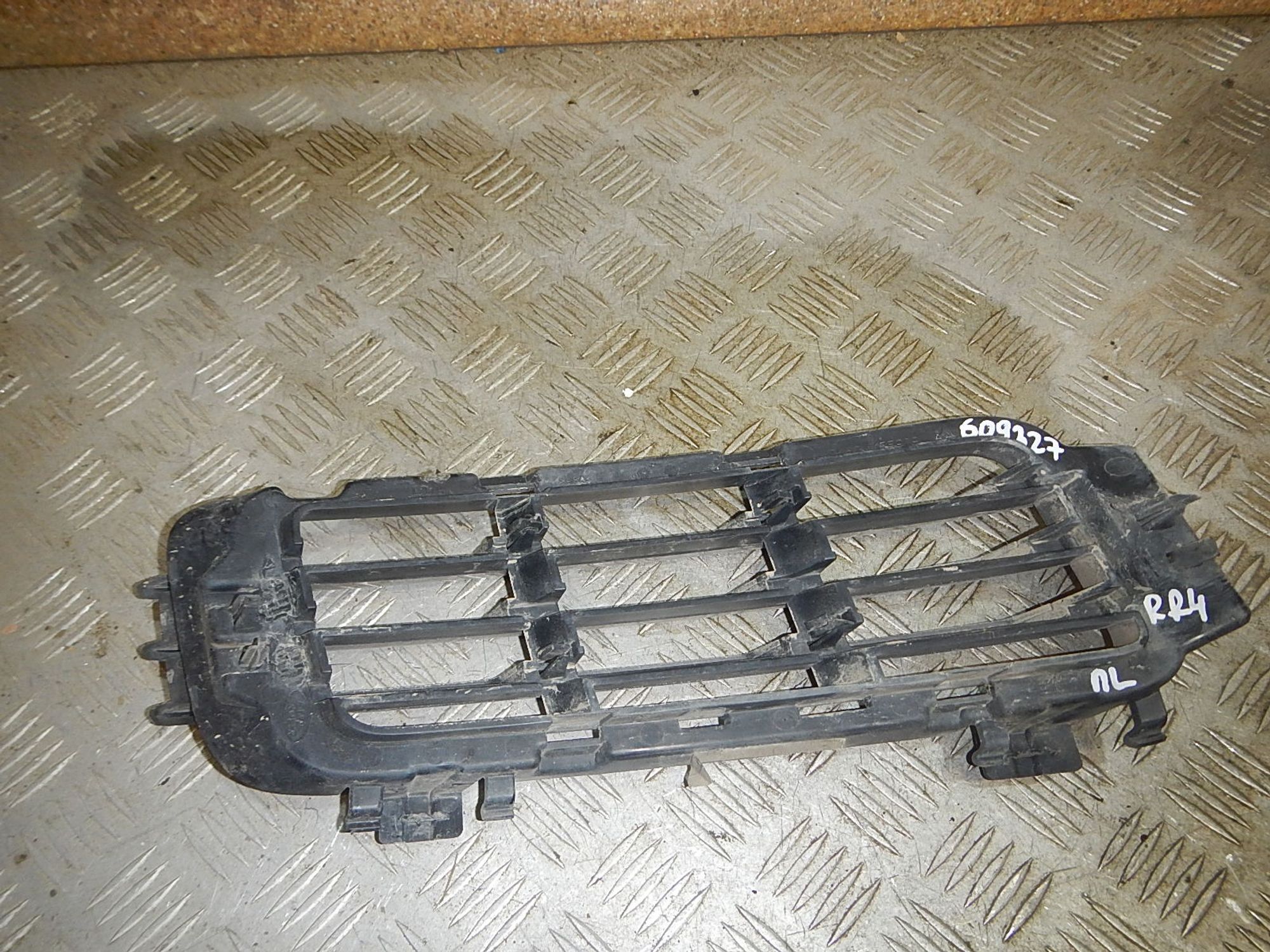 https://ycs.partsauto.market/partsauto-images/thmbs/b135e93f2d106a11df5e4386431c5e55/eff51dca65e2bf53d6936d27b55599b8/6bd8ac4e7fc14967990f016fe24af098.jpg