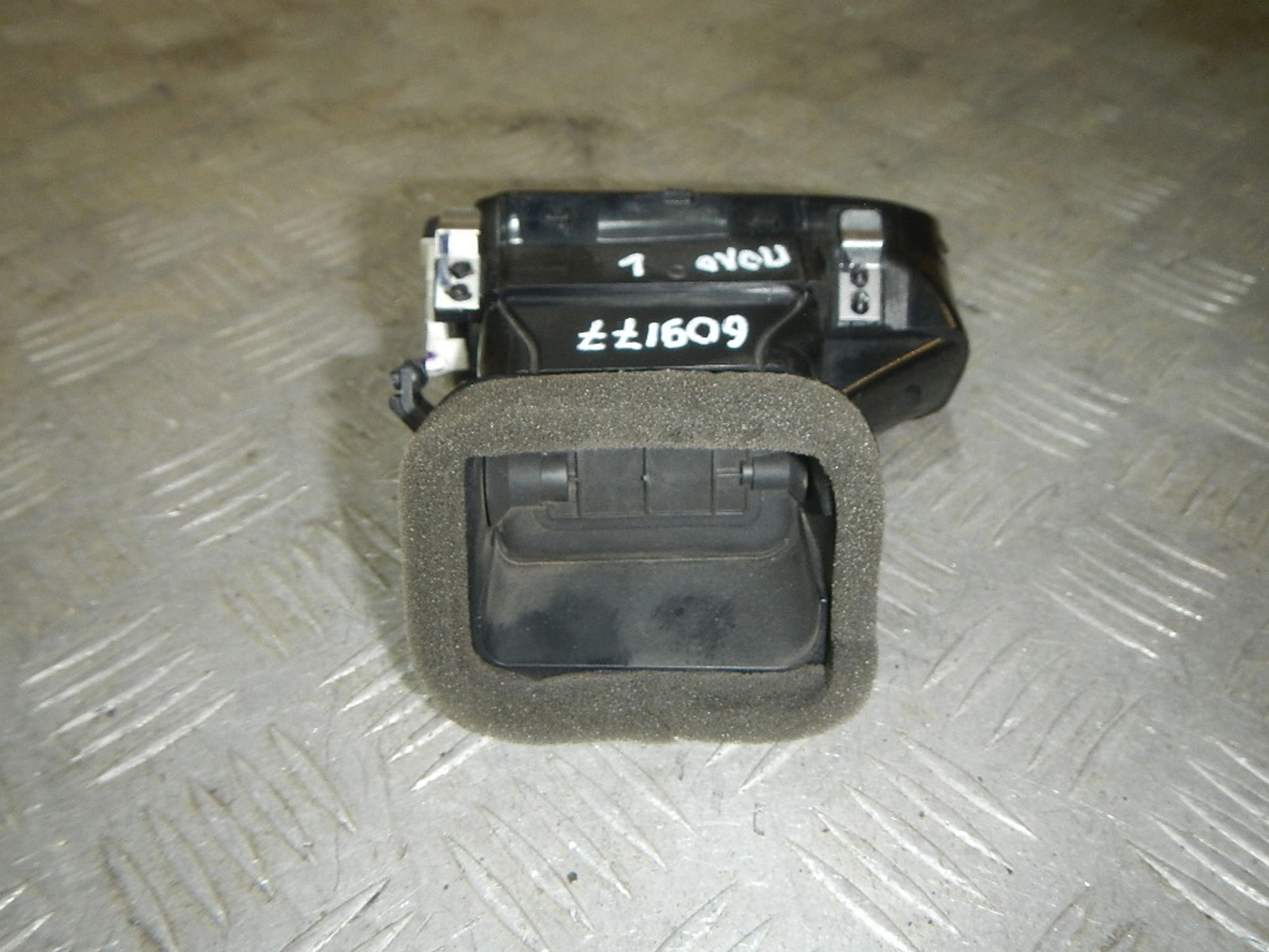 https://ycs.partsauto.market/partsauto-images/thmbs/b135e93f2d106a11df5e4386431c5e55/f6844daad94a351c6109d6edf1504c05/7095007011732d8fc66f9dd6526594f0.jpg