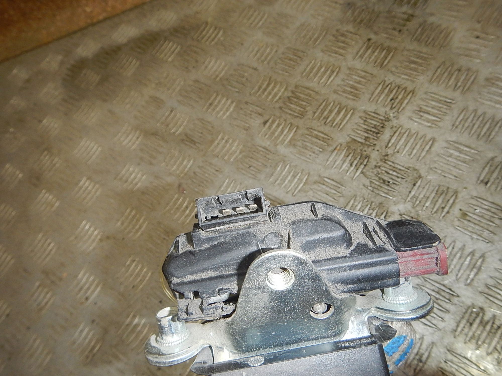 https://ycs.partsauto.market/partsauto-images/thmbs/b135e93f2d106a11df5e4386431c5e55/fa2919270fdbc4bf99c598ce2c04664d/6179f7df0bc690b08583a71af8e6ab96.jpg