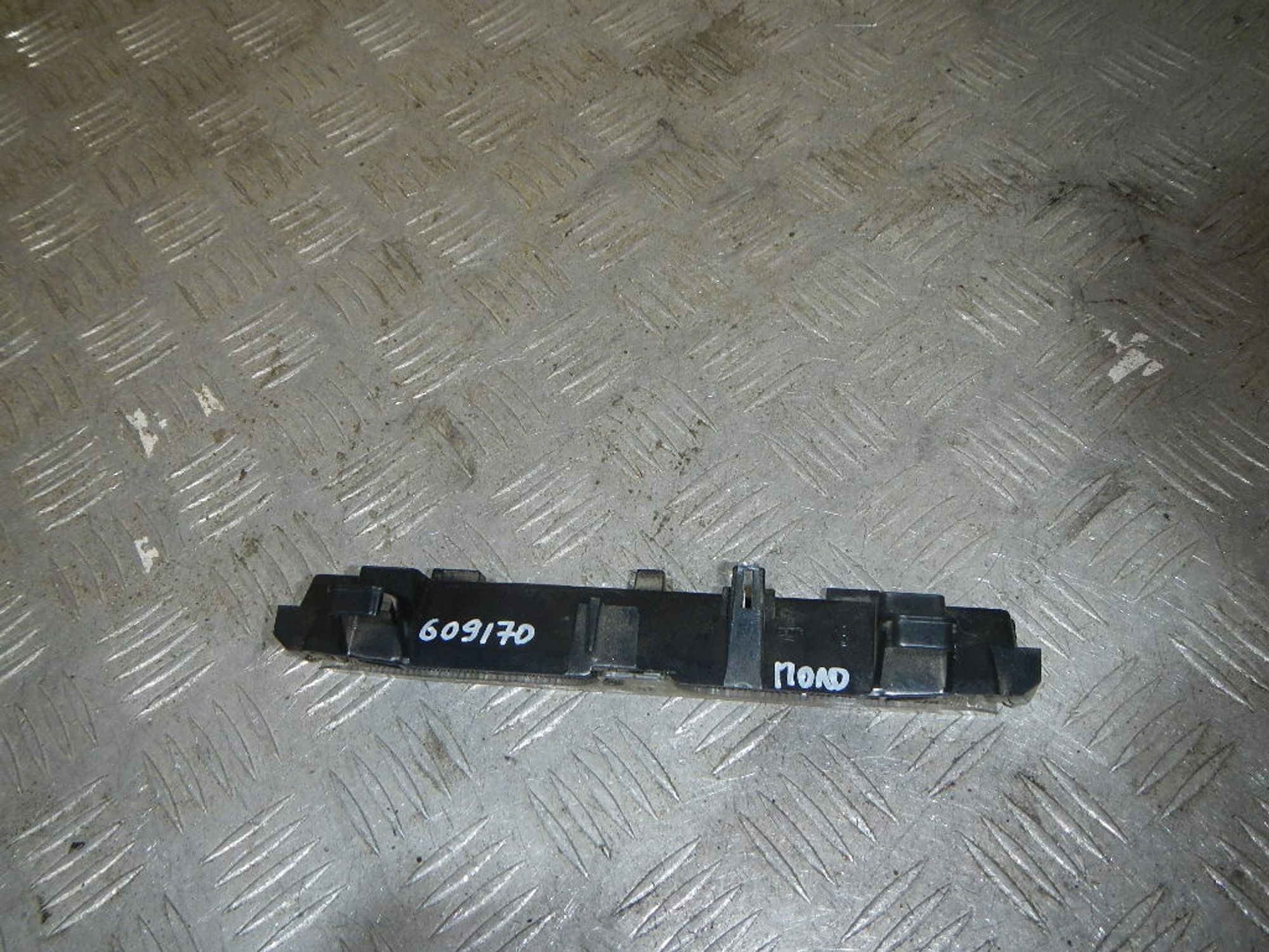 https://ycs.partsauto.market/partsauto-images/thmbs/b135e93f2d106a11df5e4386431c5e55/fadc37162af5f07f872acd7ef7adfece/86af0bbe1107cf89d13398015713e75b.jpg